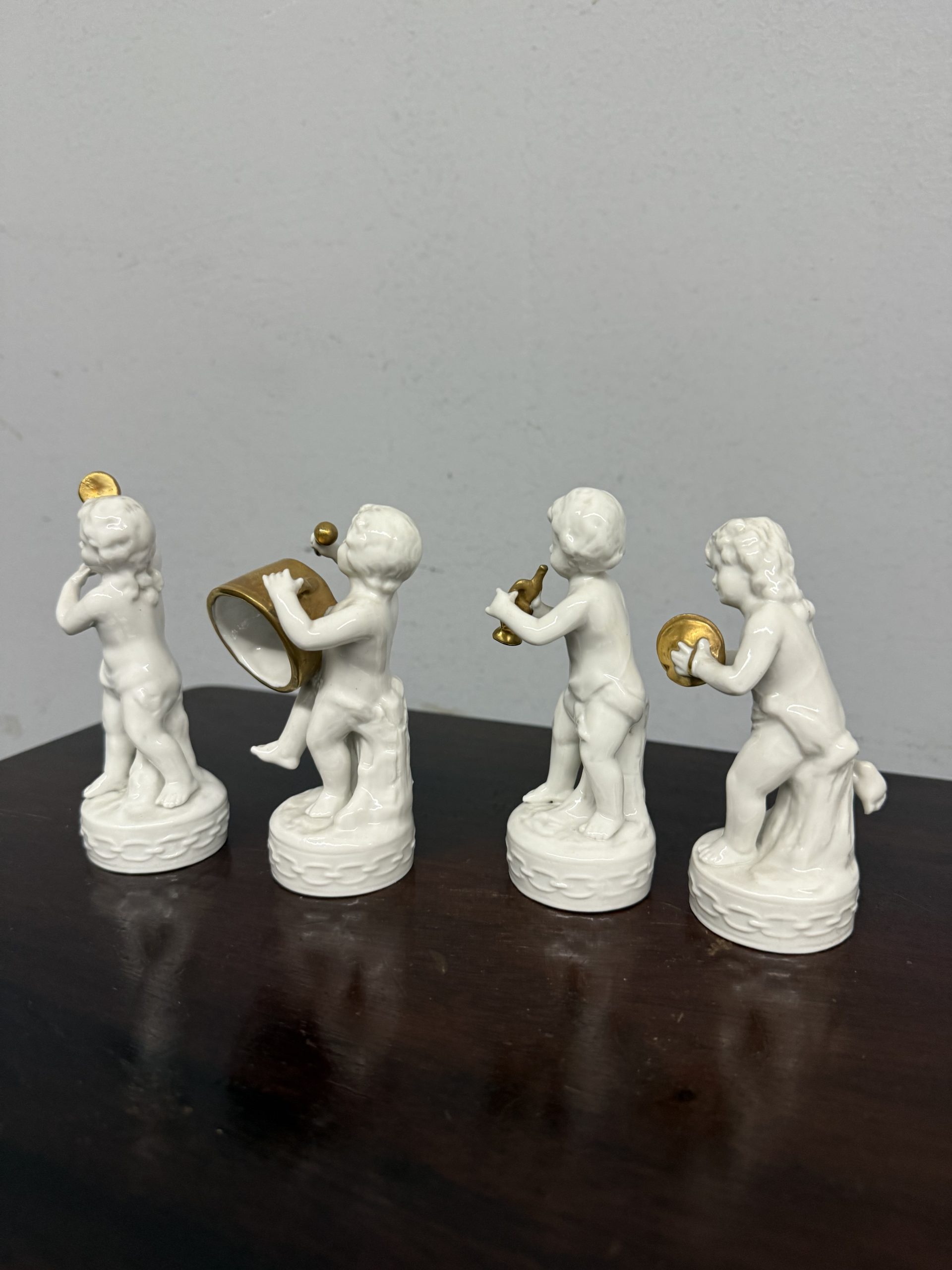Gruppo N 4 musicisti in porcellana, Napoli, Capodimonte, XX sec, 12x4cm - immagine 5