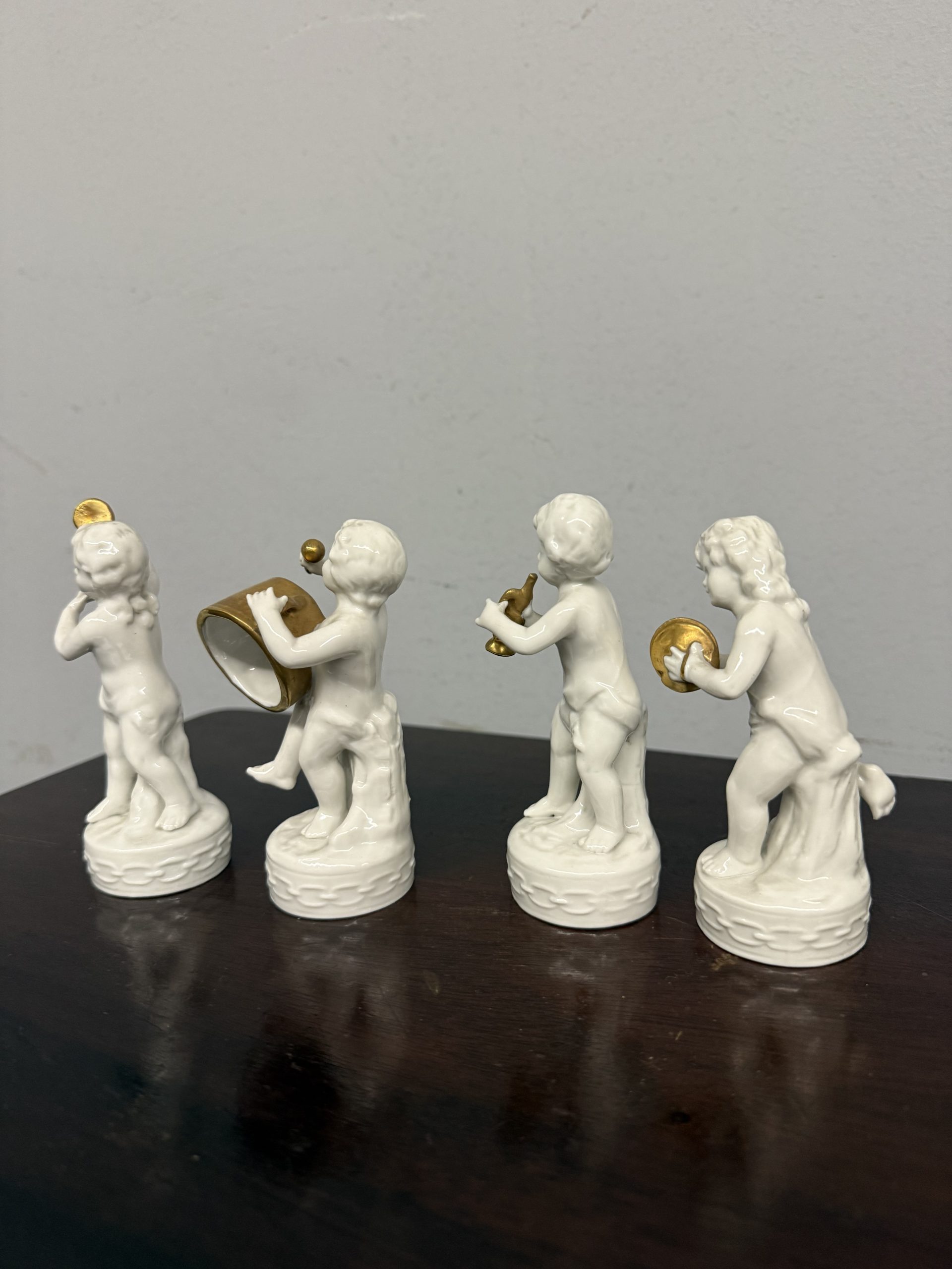 Gruppo N 4 musicisti in porcellana, Napoli, Capodimonte, XX sec, 12x4cm - immagine 6