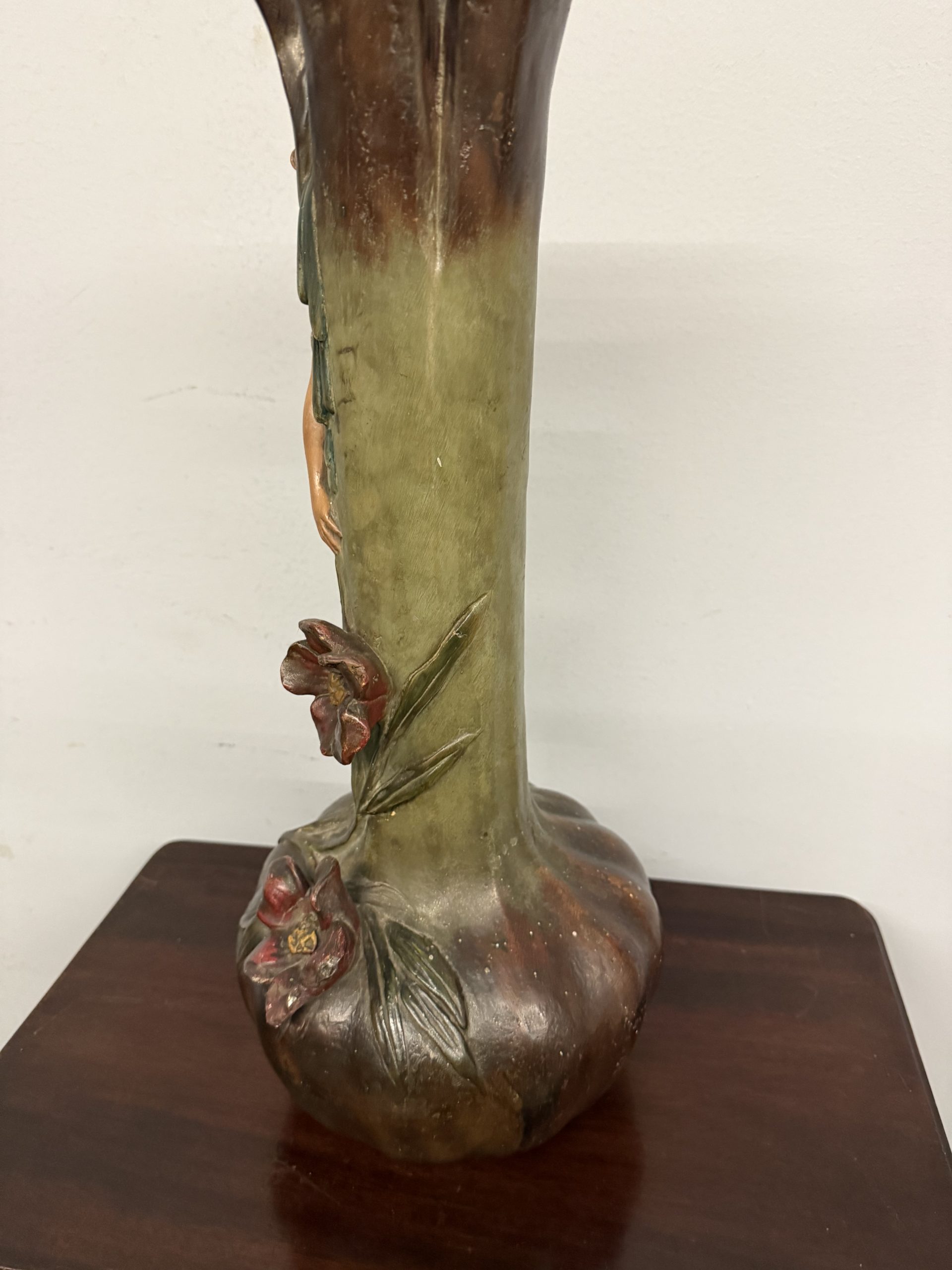Antico vaso in terracotta barbotine, dama con libellula Francia liberty art nouveau, 30x24cm - immagine 7