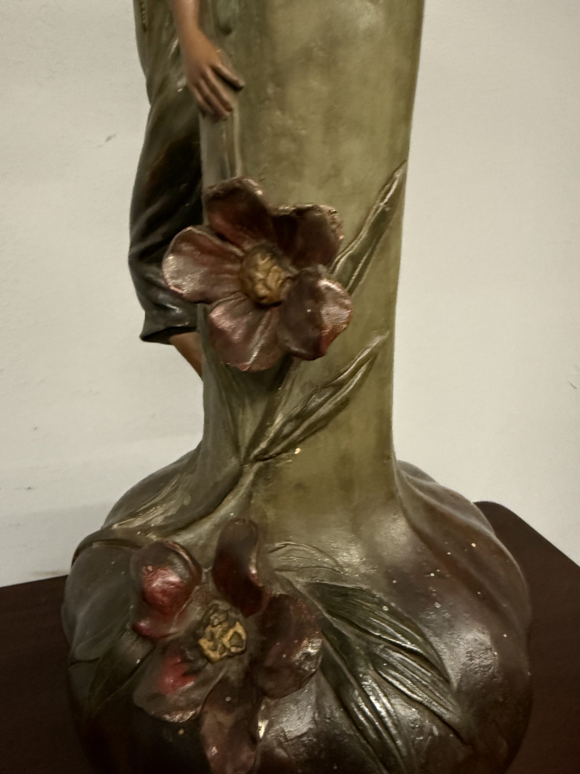 Antico vaso in terracotta barbotine, dama con libellula Francia liberty art nouveau, 30x24cm - immagine 8