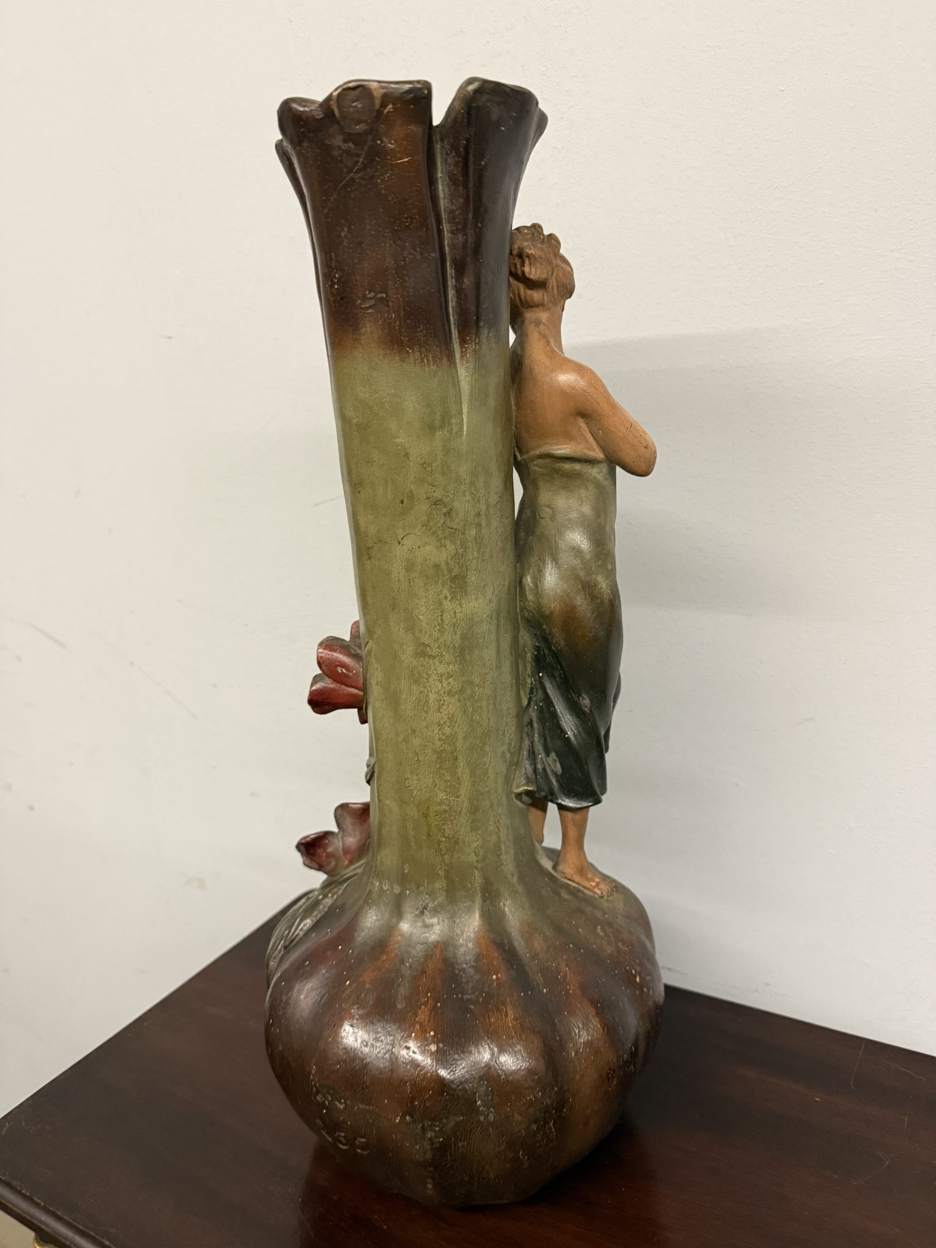 Antico vaso in terracotta barbotine, dama con libellula Francia liberty art nouveau, 30x24cm - immagine 9