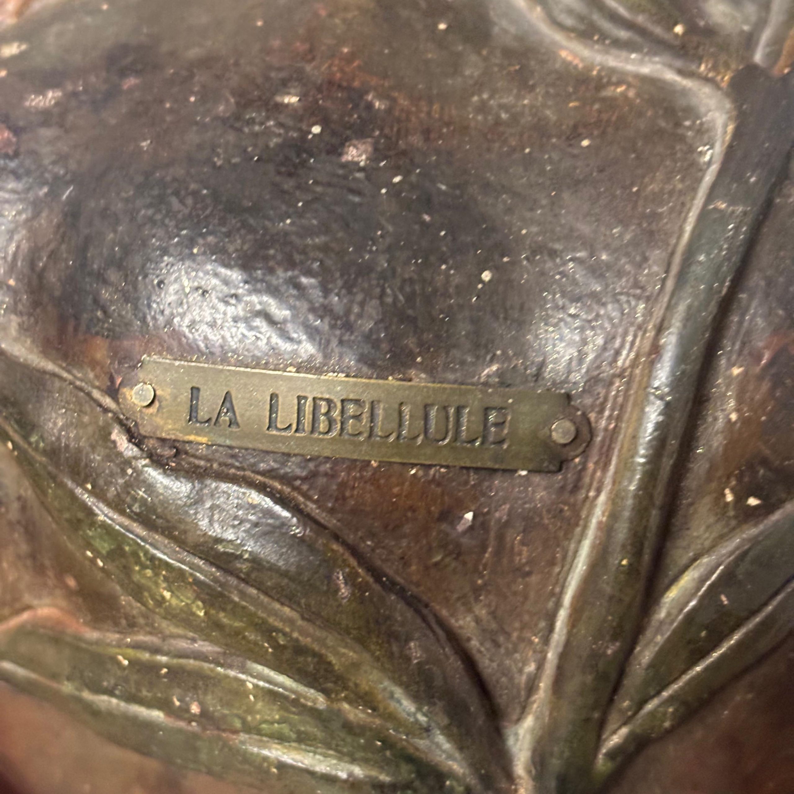 Antico vaso in terracotta barbotine, dama con libellula Francia liberty art nouveau, 30x24cm - immagine 3