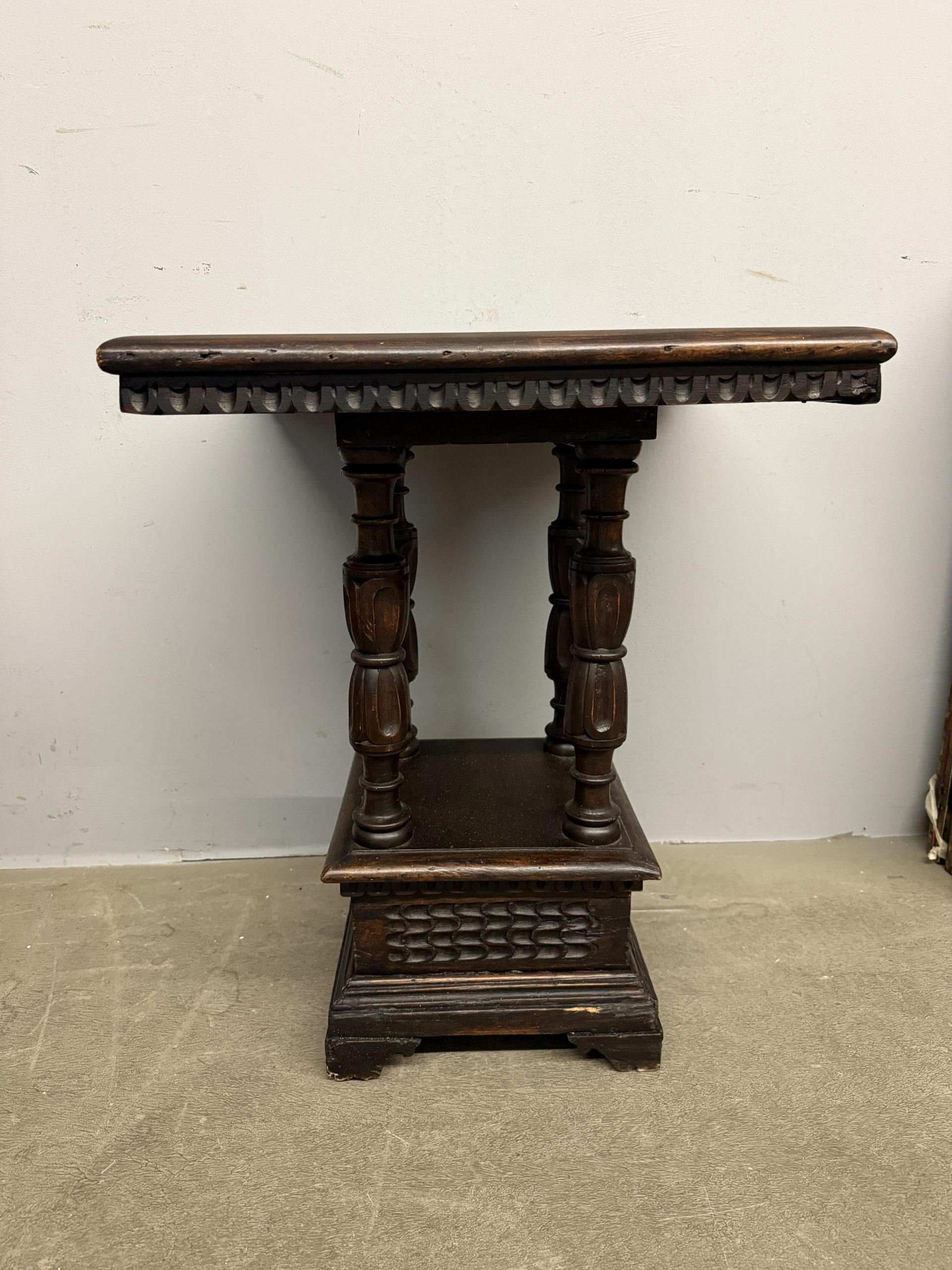 Antico tavolinetto in noce, primi '900 da appoggio 63x49x49cm