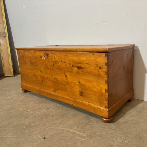 Antica cassapanca/ baule toscana arte povera XIX sec . tavolino caffรจ . Mis 120 x 50 . h 58 restaurato