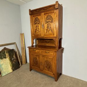 :  Antica credenza doppio corpo, dispensa Liberty art nouveau 1920 intagliata. Mis h 228 L 121 prof 50