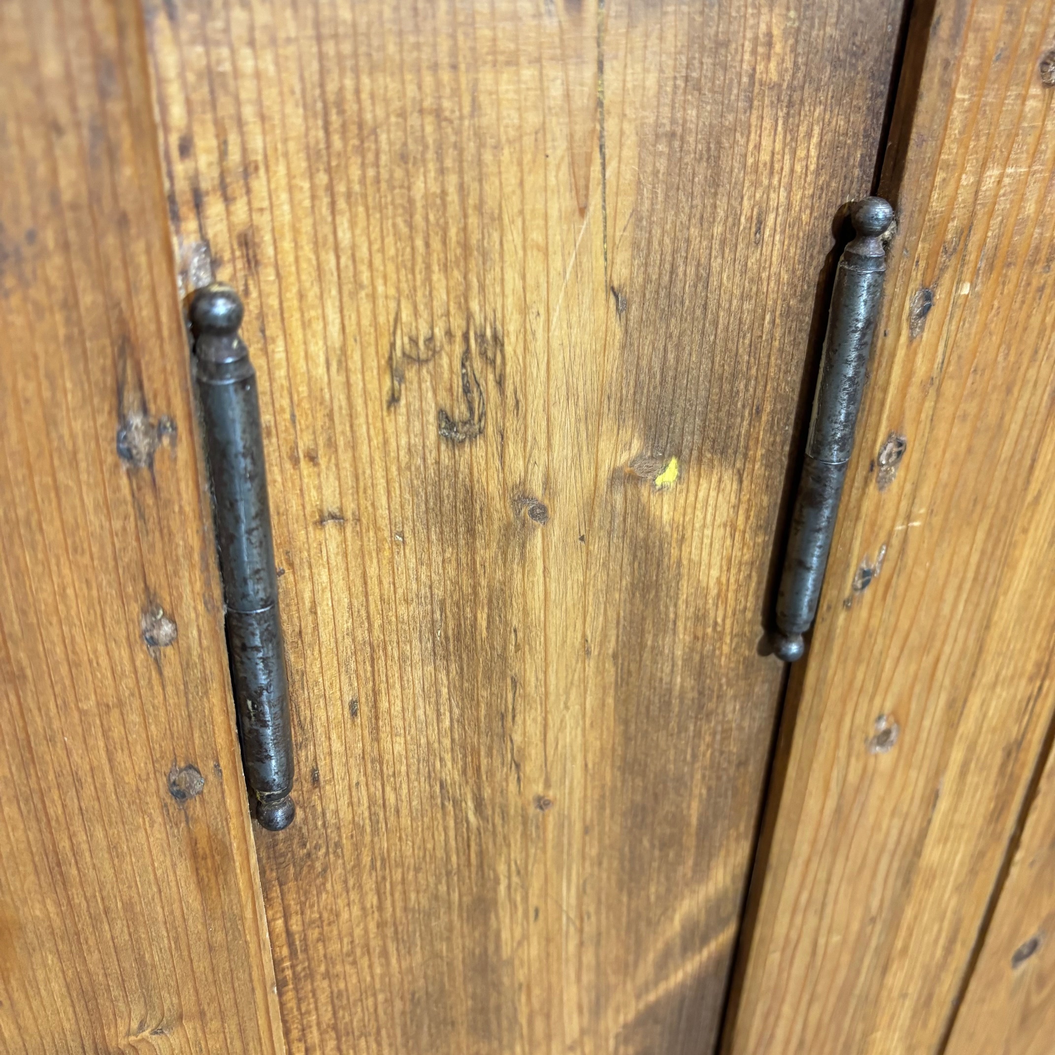 Antica credenza servante toscana a quattro sportelli , restaurata al naturale meta XIX sec arte povera. - immagine 7