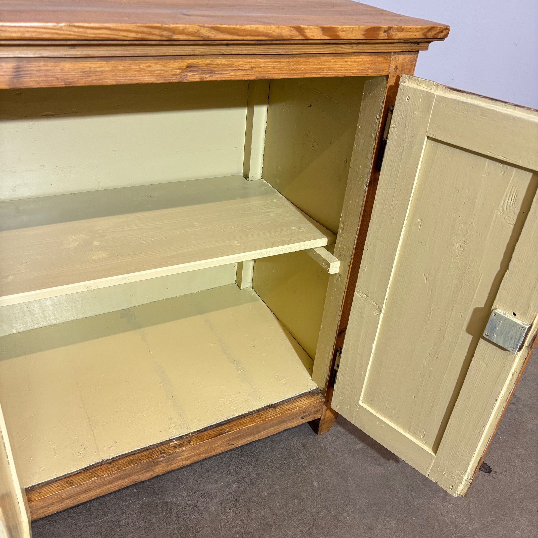 Antica credenza servante toscana a quattro sportelli , restaurata al naturale meta XIX sec arte povera. - immagine 9