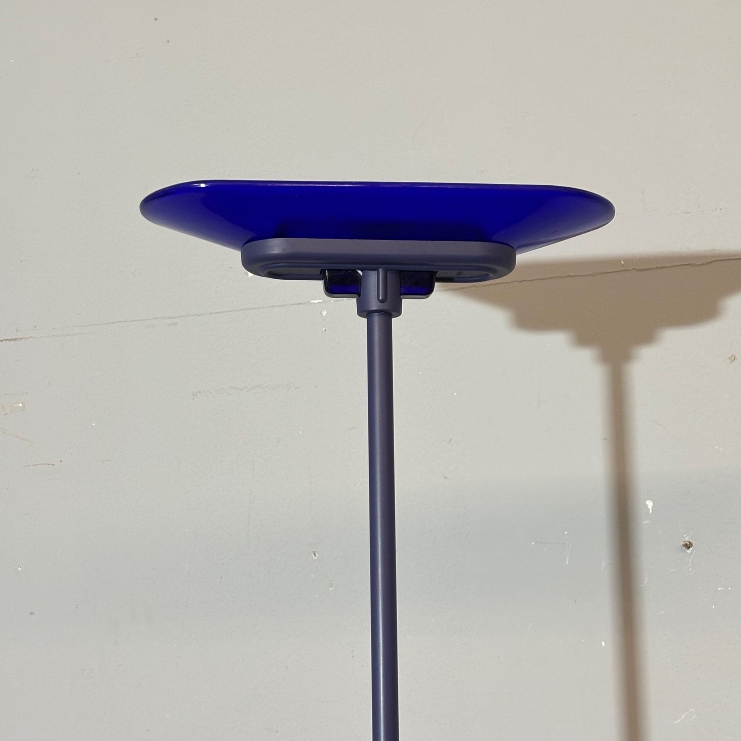 Lampada da terra design piantana JILL di ARTELUCE vetro Murano blu disegnata da King , Miranda e Arnaldi 1978 . h 195 - immagine 7
