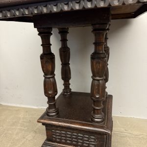 Alternative view of Antico tavolinetto in noce, primi '900 da appoggio 63x49x49cm