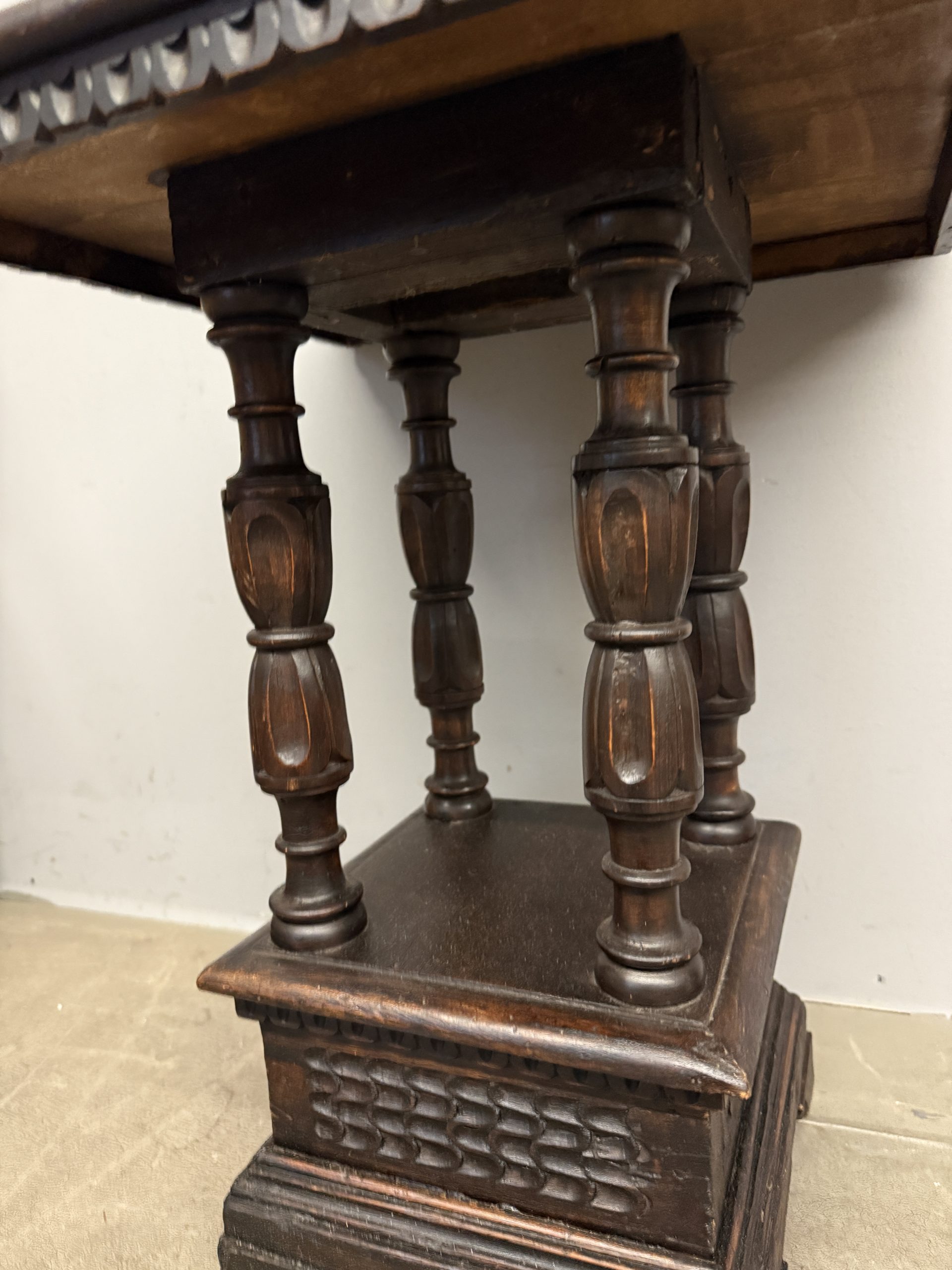 Antico tavolinetto in noce, primi '900 da appoggio 63x49x49cm - immagine 3