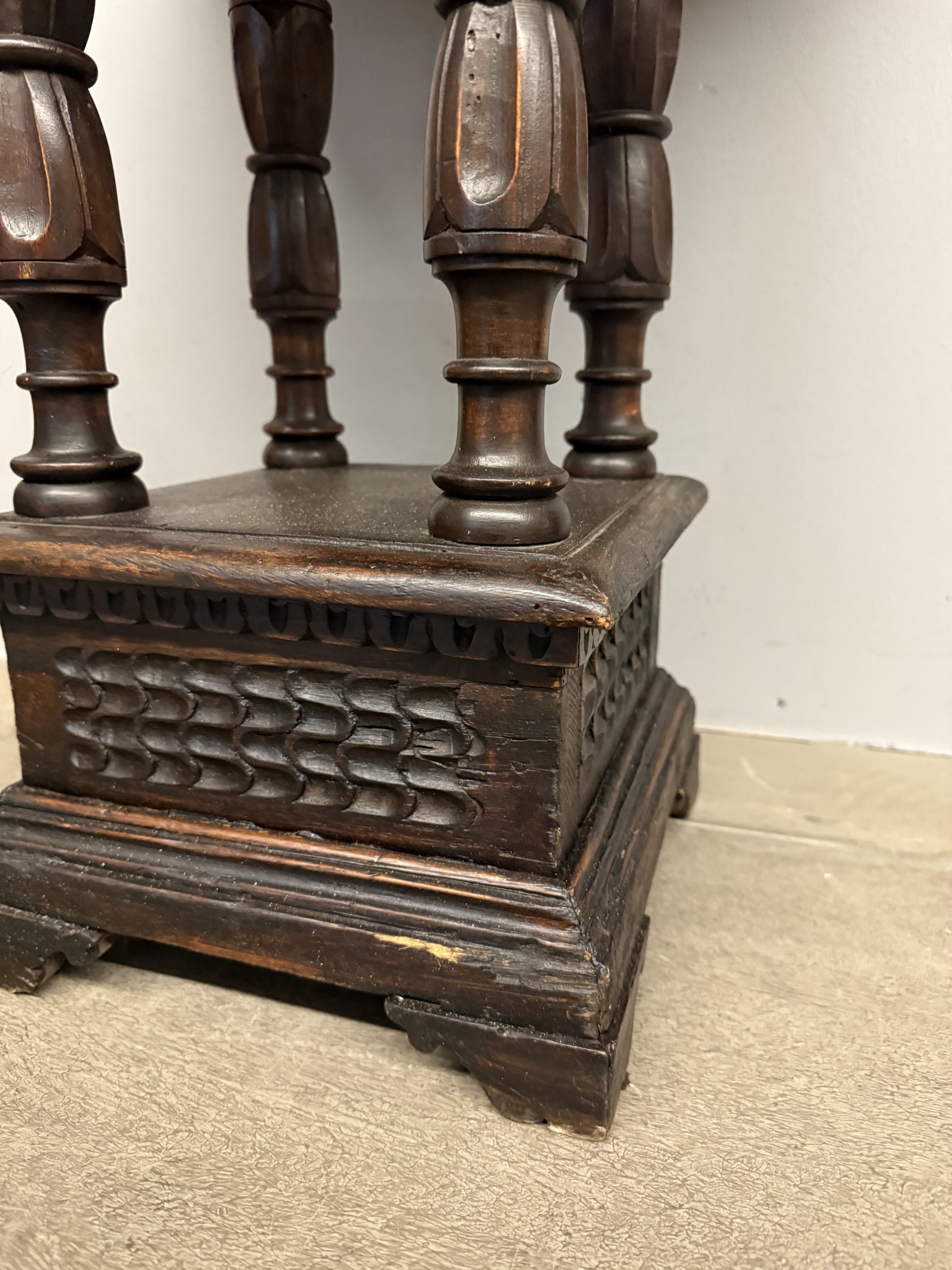 Antico tavolinetto in noce, primi '900 da appoggio 63x49x49cm - immagine 5