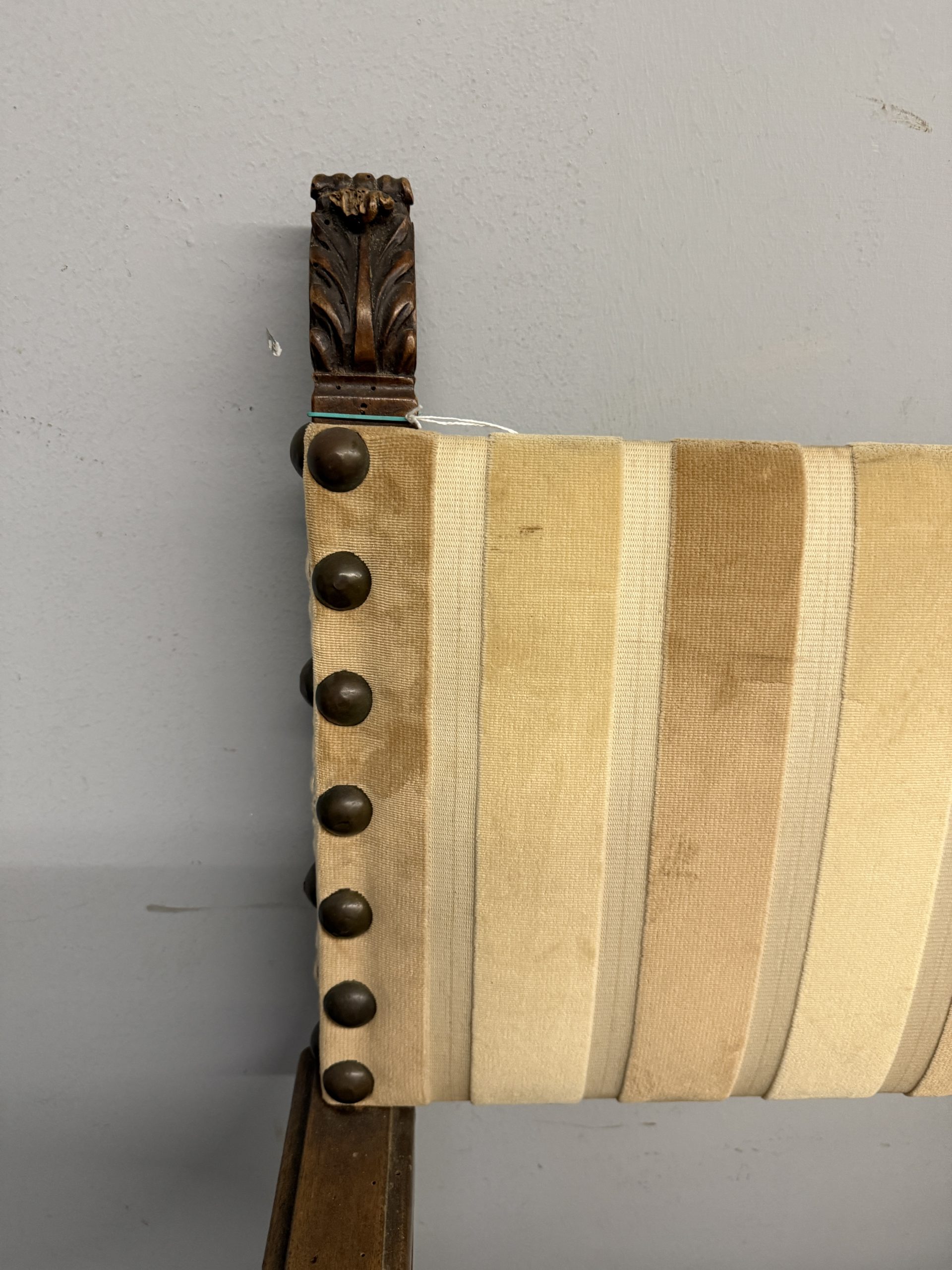 Antica poltrona in noce, XVII sec, 121x62x45cm - immagine 3