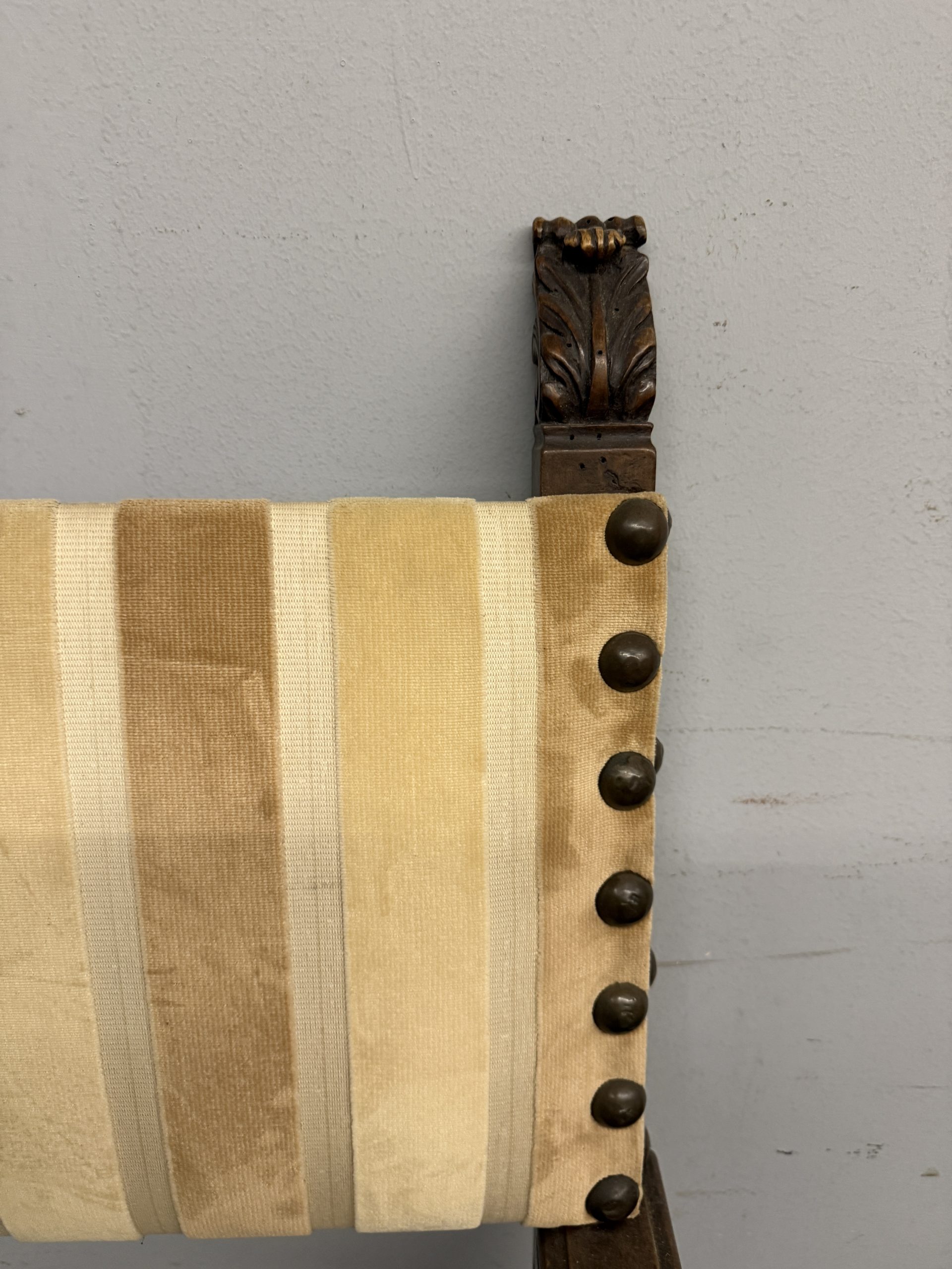 Antica poltrona in noce, XVII sec, 121x62x45cm - immagine 4