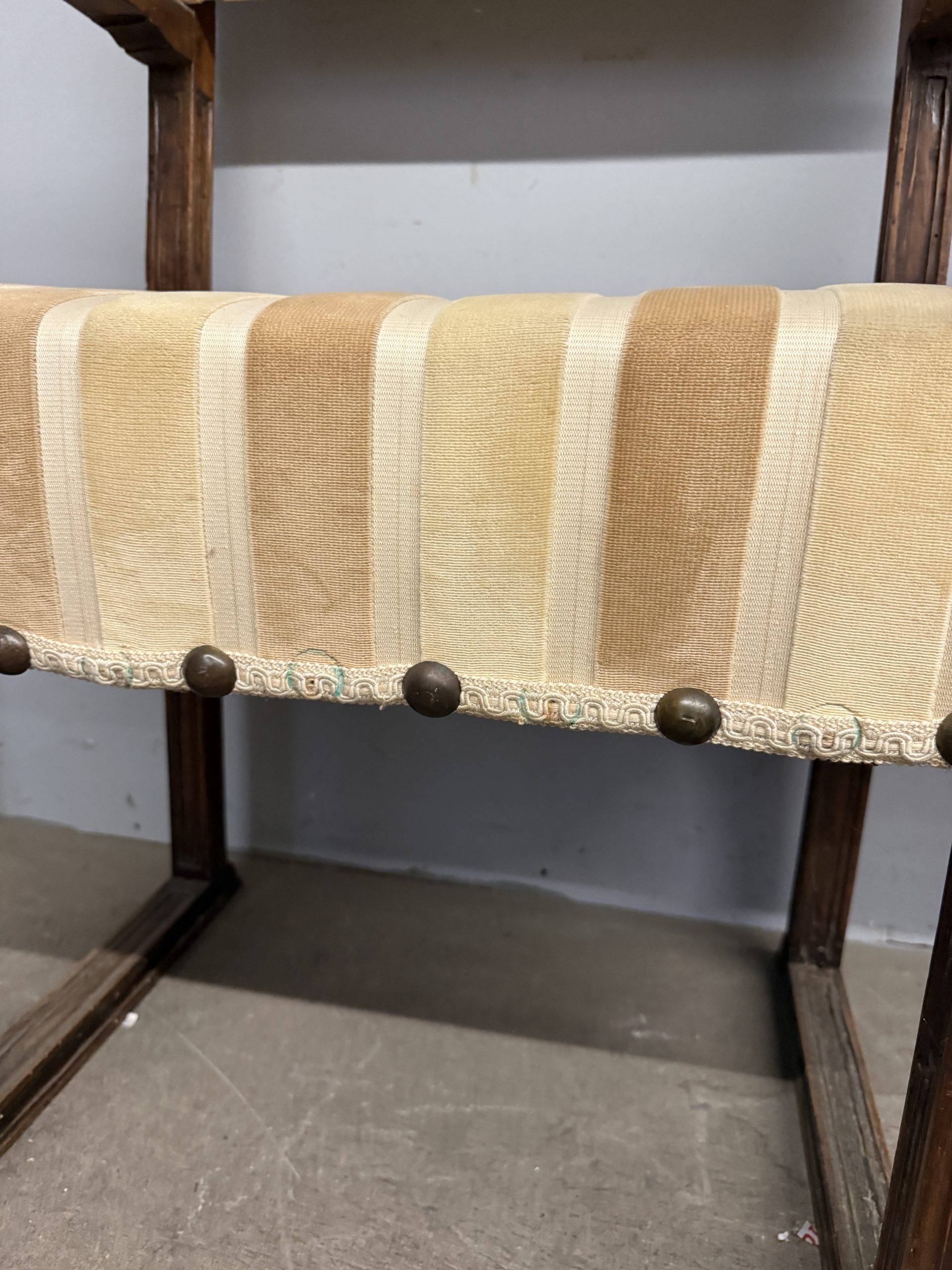 Antica poltrona in noce, XVII sec, 121x62x45cm - immagine 7