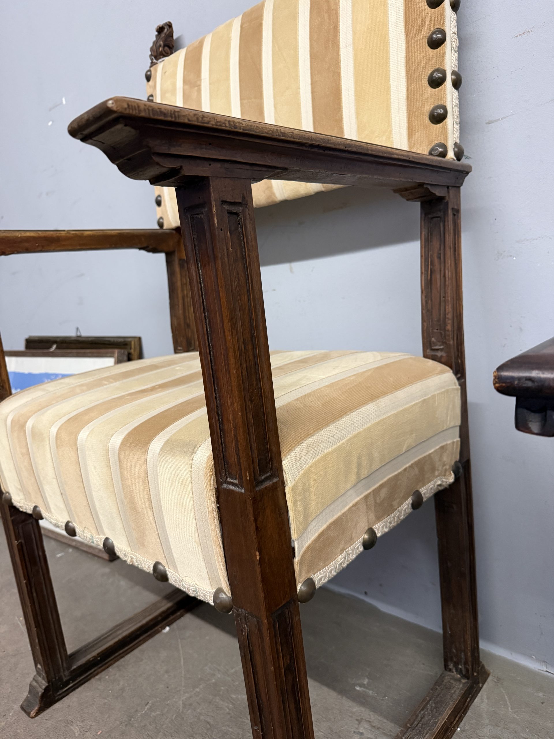 Antica poltrona in noce, XVII sec, 121x62x45cm - immagine 9