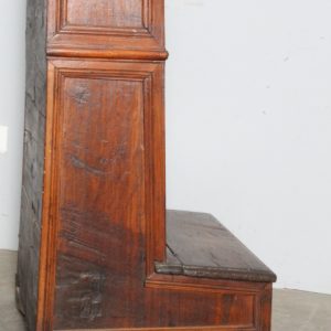 Alternative view of Antico inginocchiatoio in noce primi XVIII secolo . Umbria , Misure Altezza cm 88 Larghezza cm 57 prof  max 50