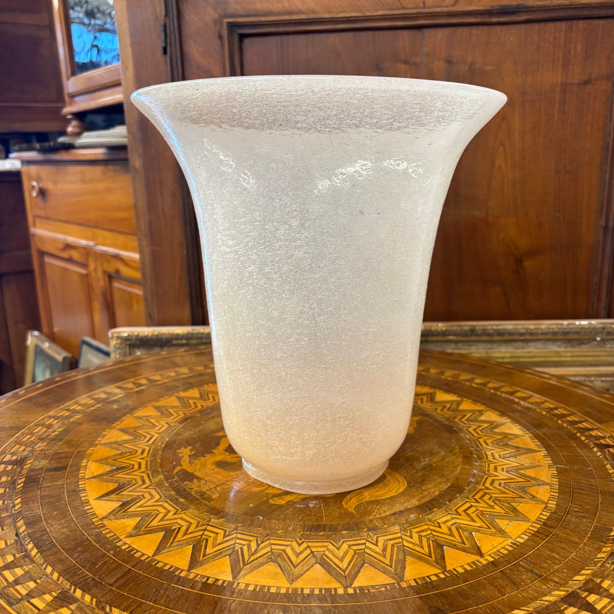 Antico grande vaso vetro Murano anni 30 art decò, rosa Pulegoso a bollicine . H cm 28 diametro cm 28