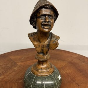 Antico bronzo napoletano su base in marmo del XIX raffigurante fanciullo, 45x20cm