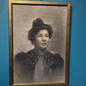 Antico stupendo ritratto realizzato a carboncino su carta, di dama Liberty 1920, 81x58cm