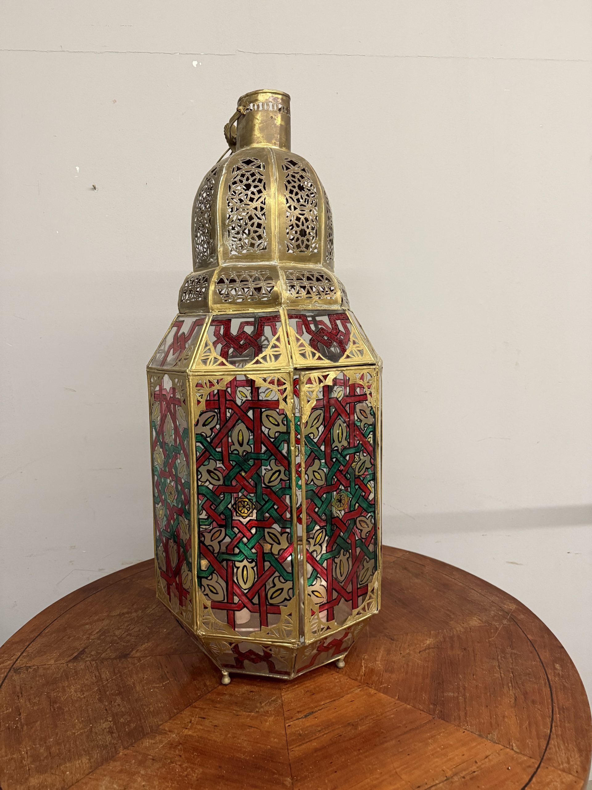 Lanterna vintage in ottone e vetri dipinti XX sec, Marocco, 94x40cm