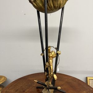Antico Gueridon con putto dorato XIX sec, 92x36x30cm.