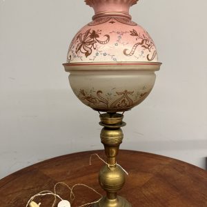 Antica lampada a petrolio in bronzo e vetro dipinto, vittoriana XIX sec, 62x30cm