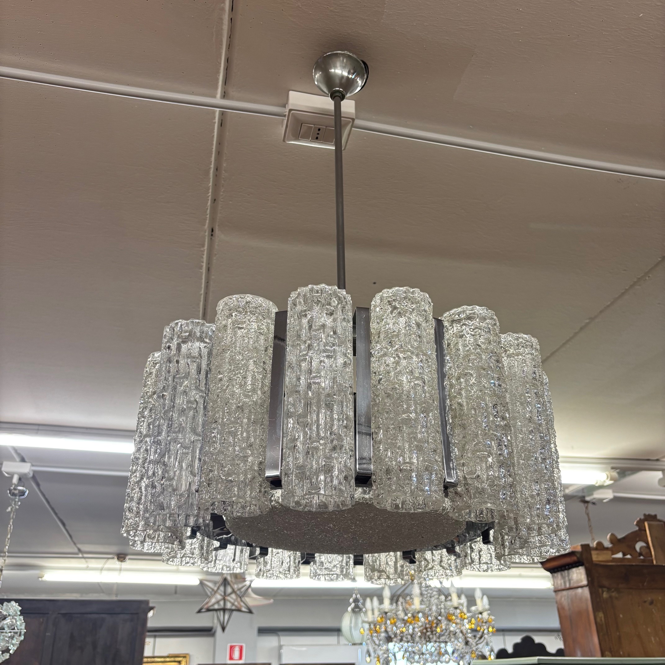 Lampadario chandelier mod Doria Venini stelo metallo con 17 bicchieri e nove punti luci . Mis h 83 diametro cm 53 - immagine 2