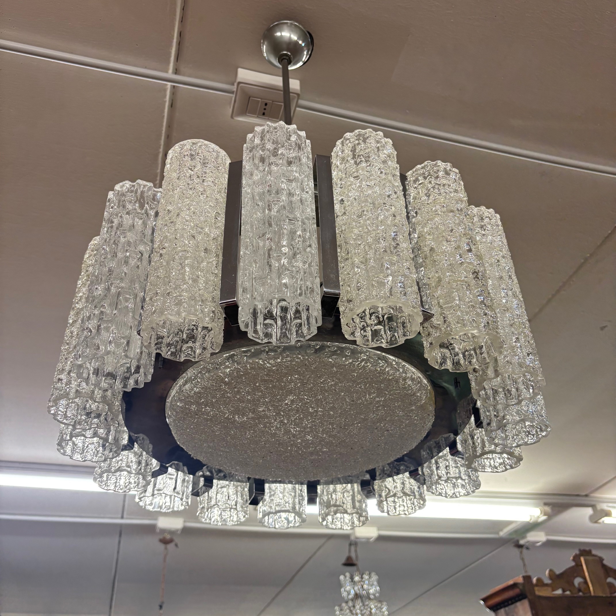 Lampadario chandelier mod Doria Venini stelo metallo con 17 bicchieri e nove punti luci . Mis h 83 diametro cm 53 - immagine 3