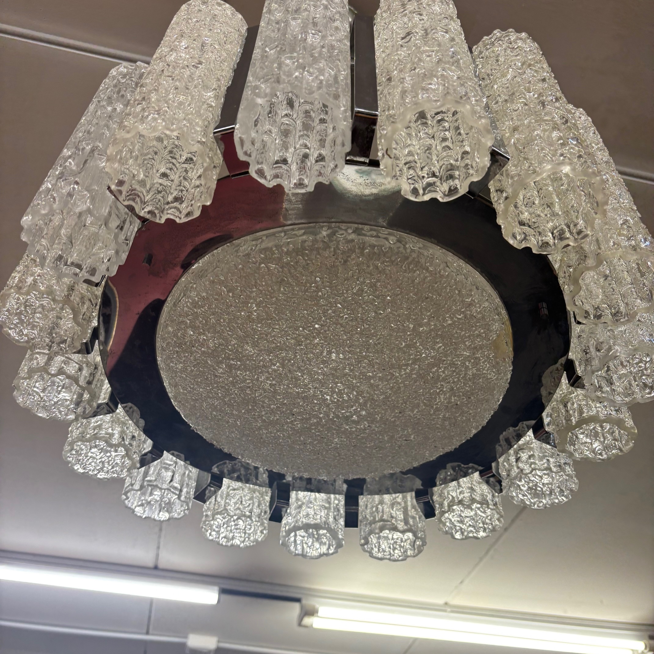 Lampadario chandelier mod Doria Venini stelo metallo con 17 bicchieri e nove punti luci . Mis h 83 diametro cm 53 - immagine 4