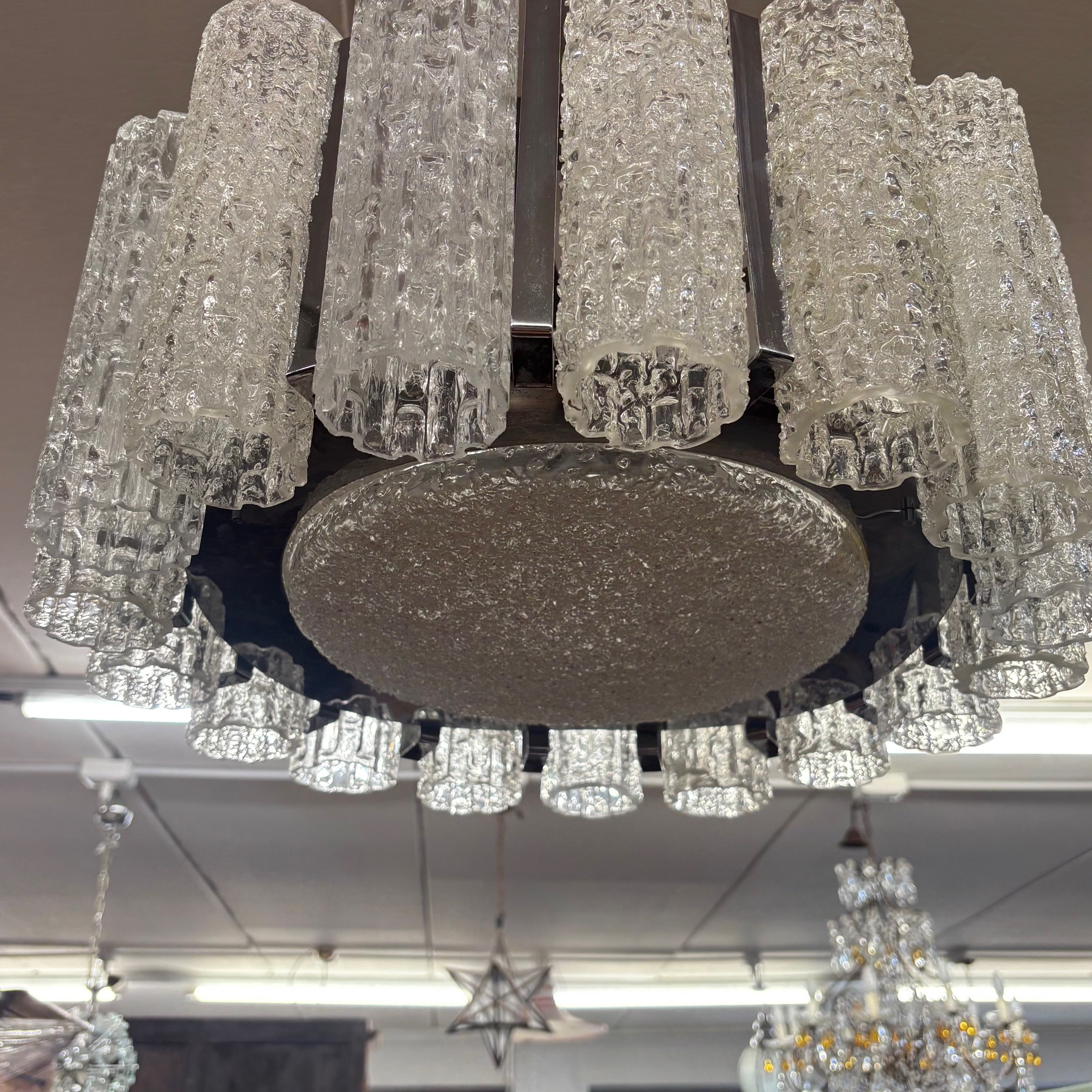 Lampadario chandelier mod Doria Venini stelo metallo con 17 bicchieri e nove punti luci . Mis h 83 diametro cm 53 - immagine 10