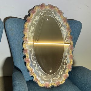 Alternative view of Specchio modernariato  vetro Murano mid Century anni 50 ovale . con fiori rosa e disegni satinati . Mis 71 x 46
