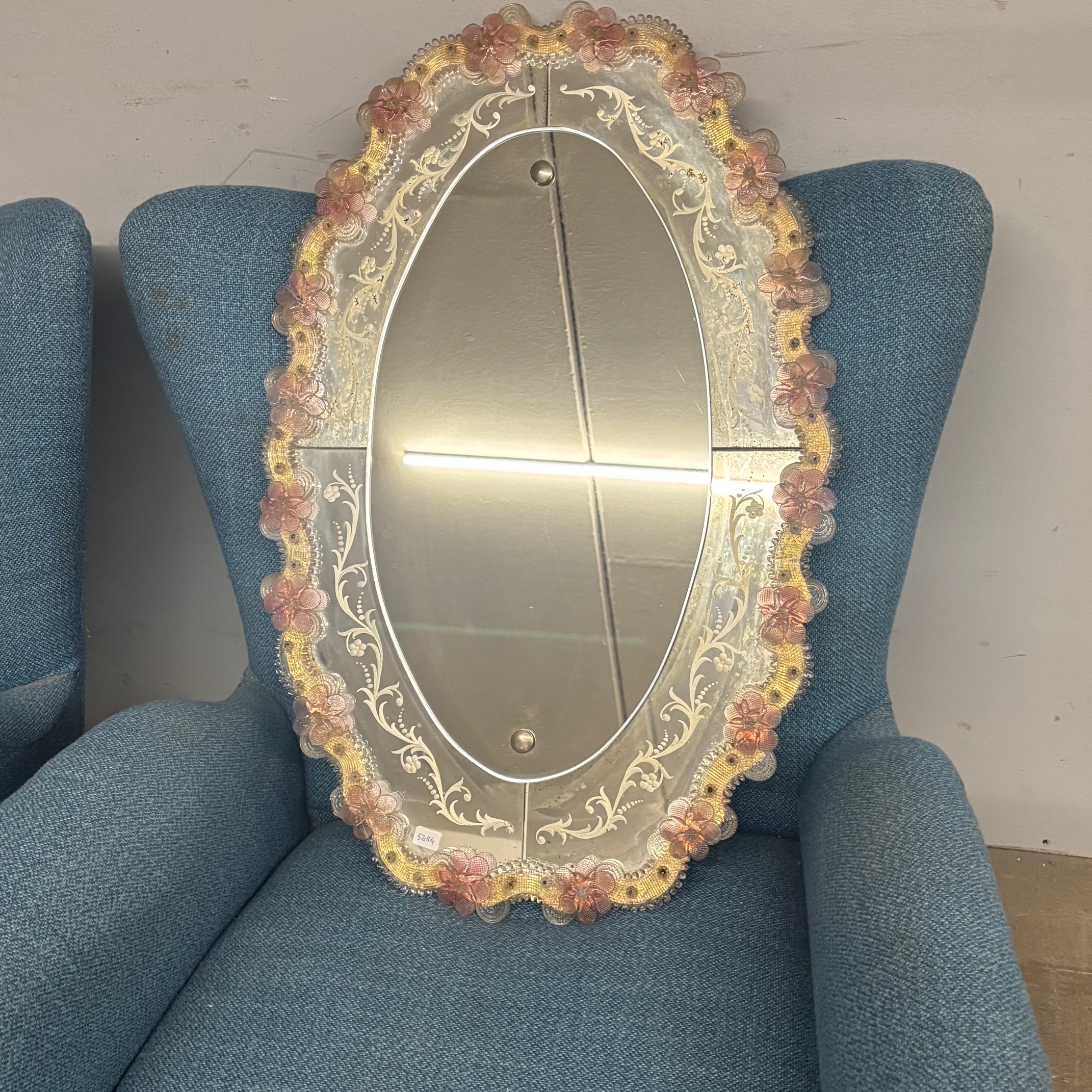 Specchio modernariato vetro Murano mid Century anni 50 ovale . con fiori rosa e disegni satinati . Mis 71 x 46 - immagine 8