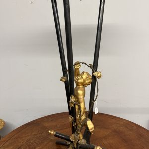 Alternative view of Antico Gueridon con putto dorato XIX sec, 92x36x30cm.