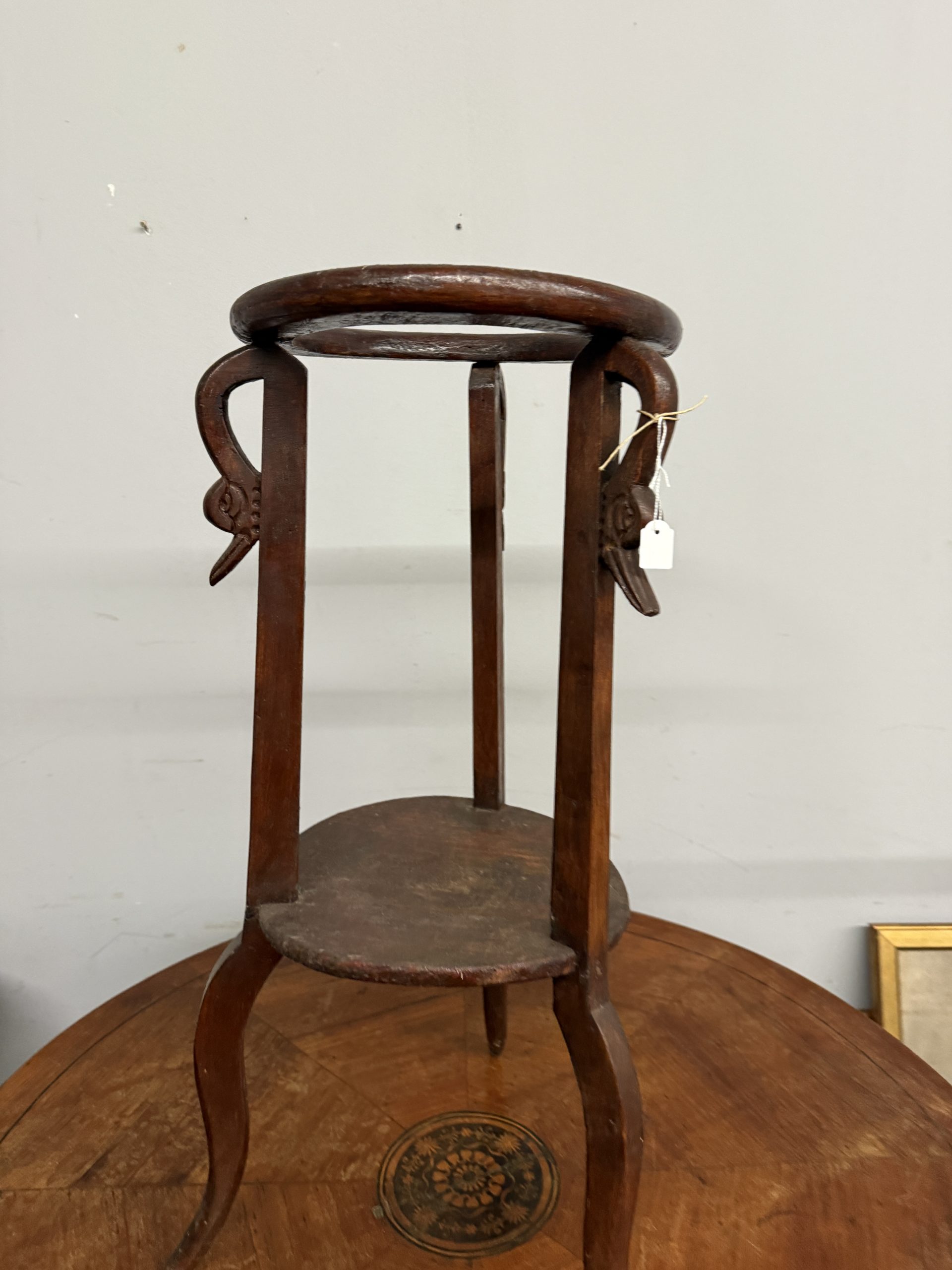 Antico portavano liberty in legno di castagno con cigni 1930, 74x30cm - immagine 5