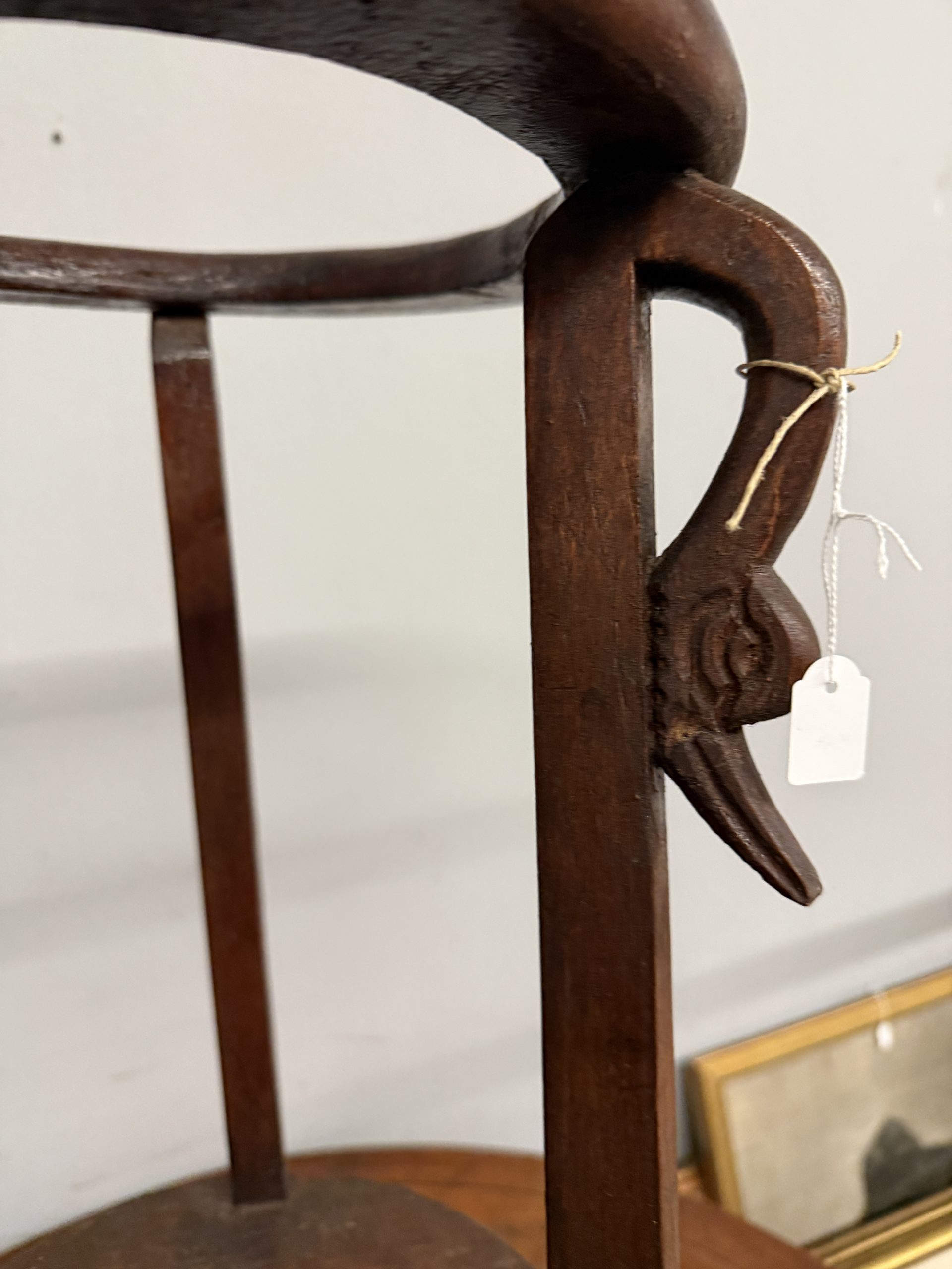 Antico portavano liberty in legno di castagno con cigni 1930, 74x30cm - immagine 6