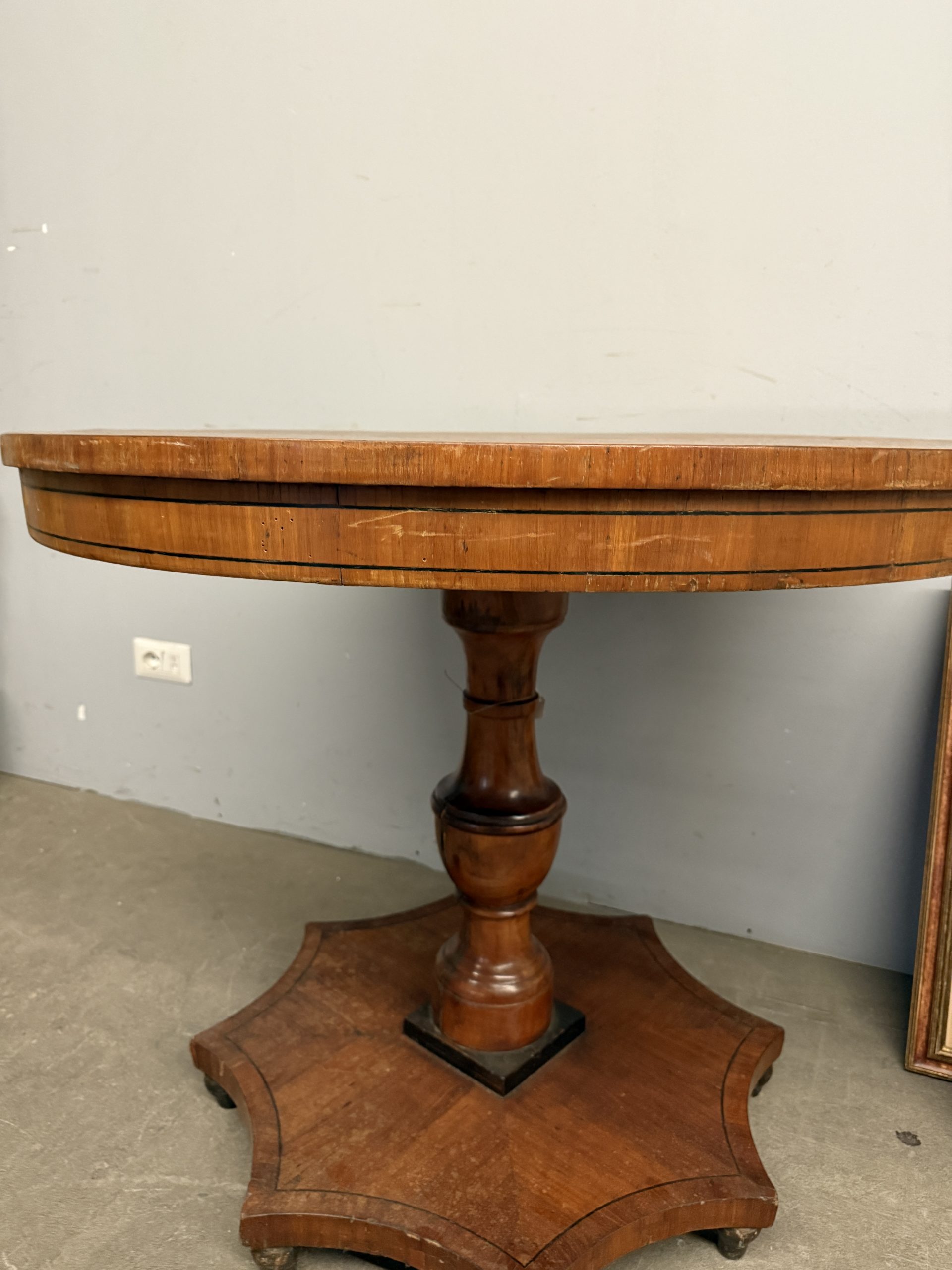 Antico tavolo Carlo X '800 in ciliegio con intarsi, 83x100cm - immagine 3