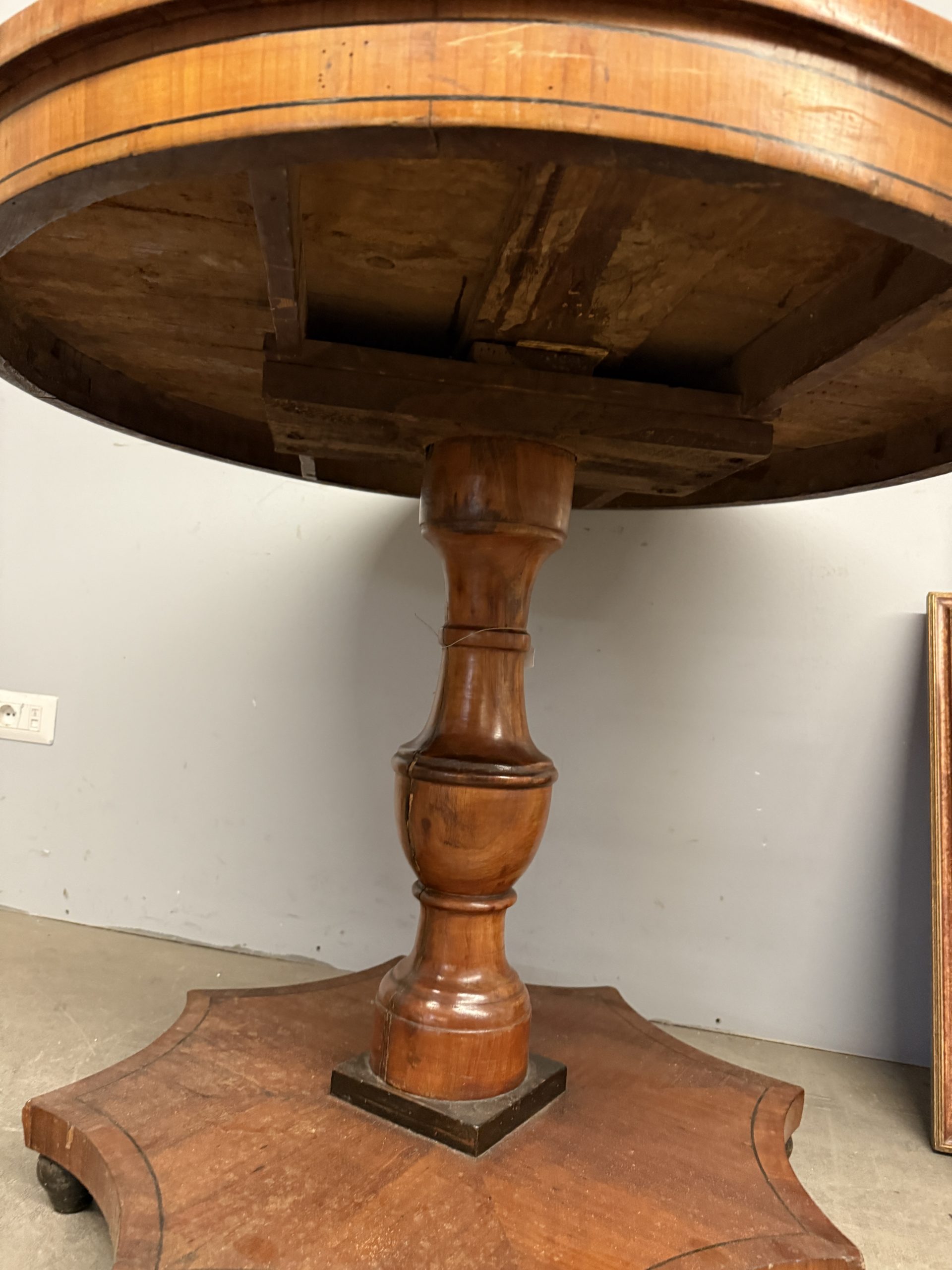 Antico tavolo Carlo X '800 in ciliegio con intarsi, 83x100cm - immagine 5