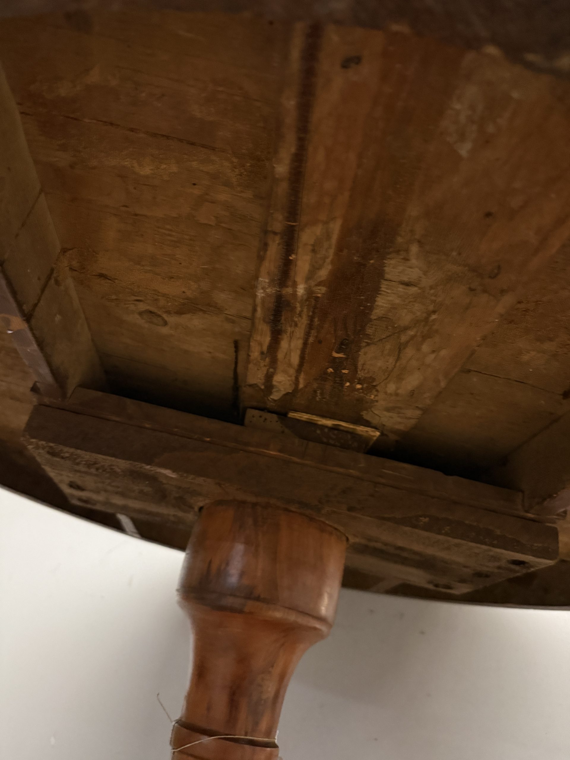 Antico tavolo Carlo X '800 in ciliegio con intarsi, 83x100cm - immagine 10