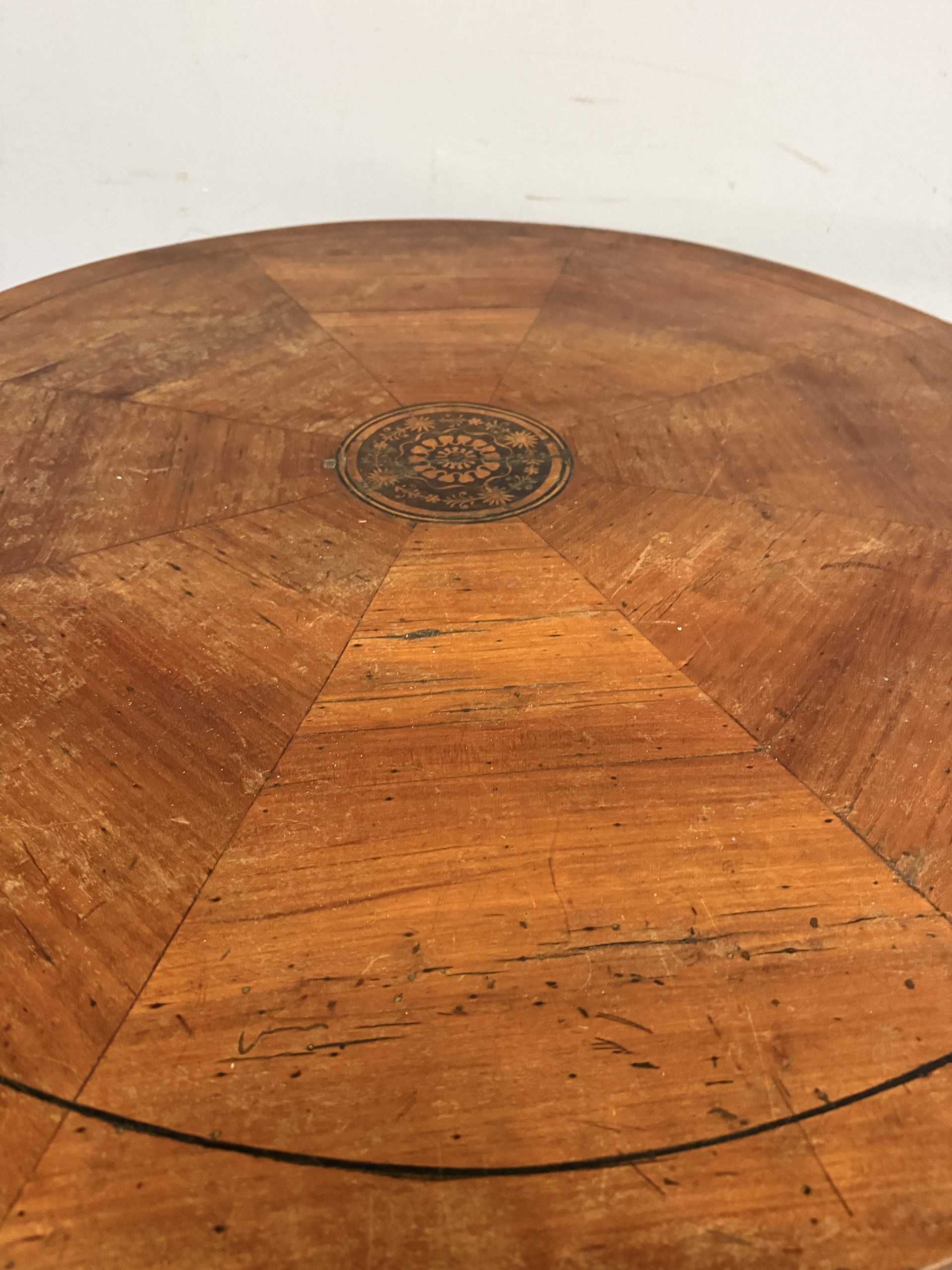 Antico tavolo Carlo X '800 in ciliegio con intarsi, 83x100cm - immagine 12