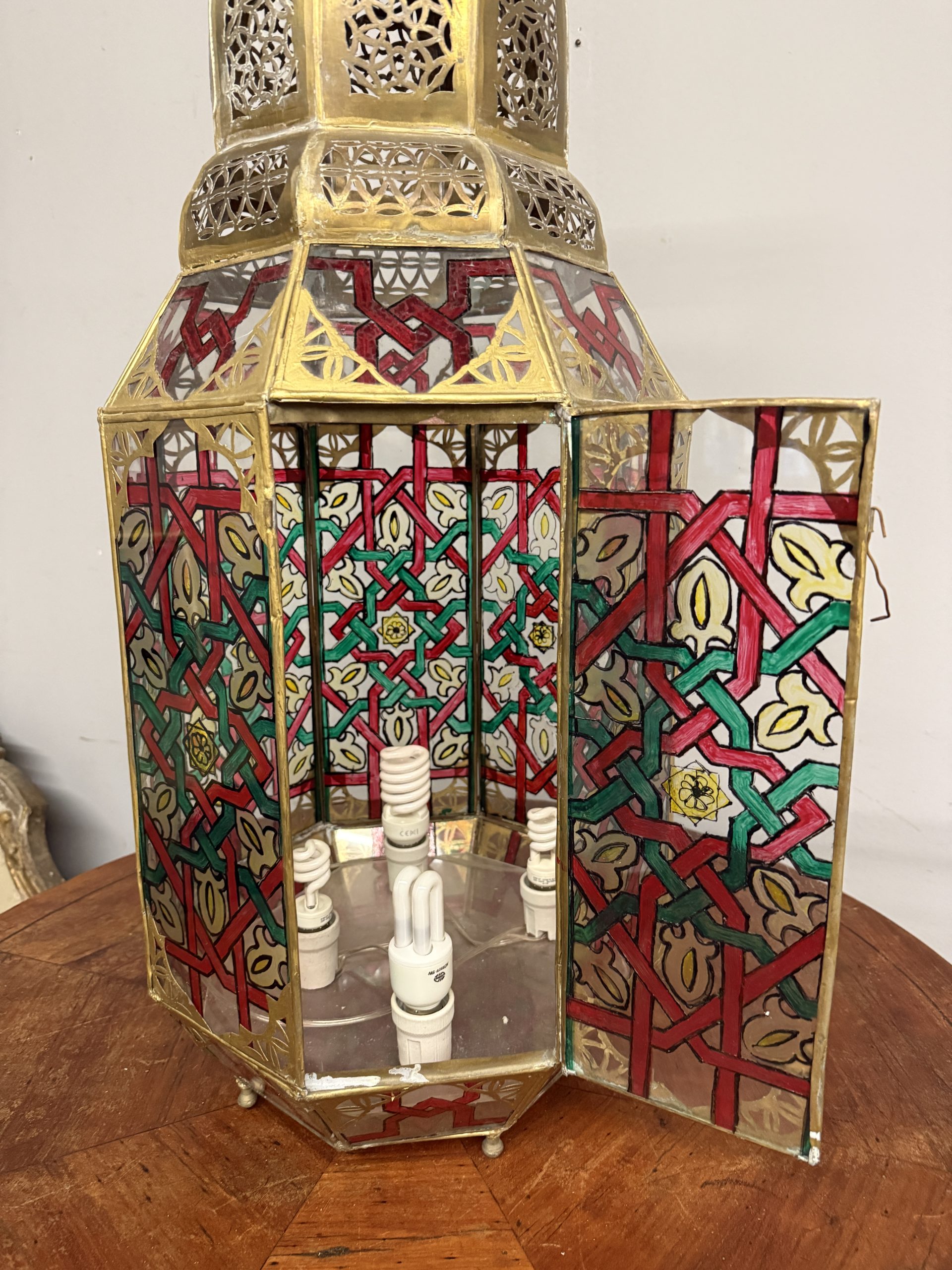 Lanterna vintage in ottone e vetri dipinti XX sec, Marocco, 94x40cm - immagine 10