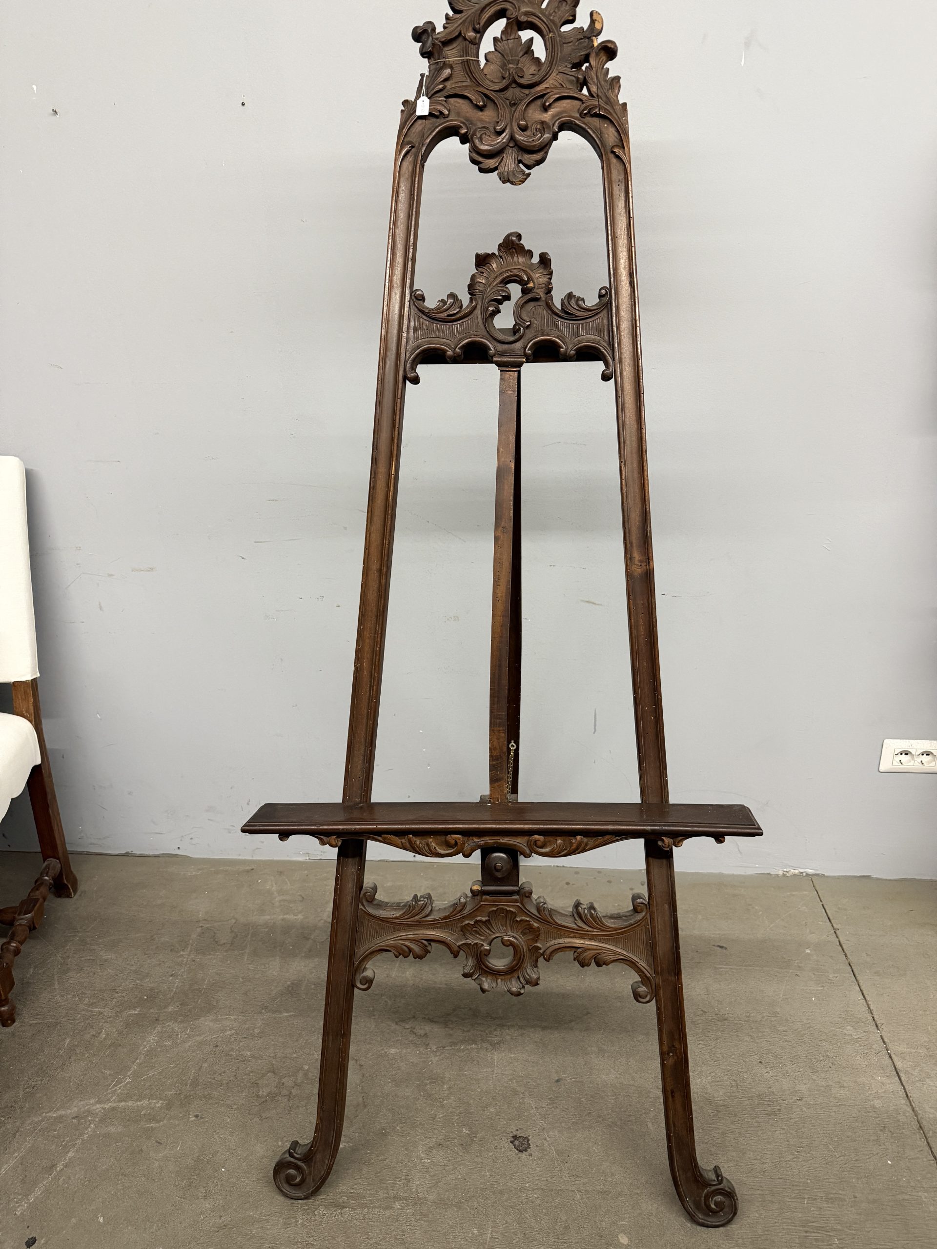 Antico cavalletto da pittore, Liberty, XX sec, in noce intagliato, 178x75x70cm