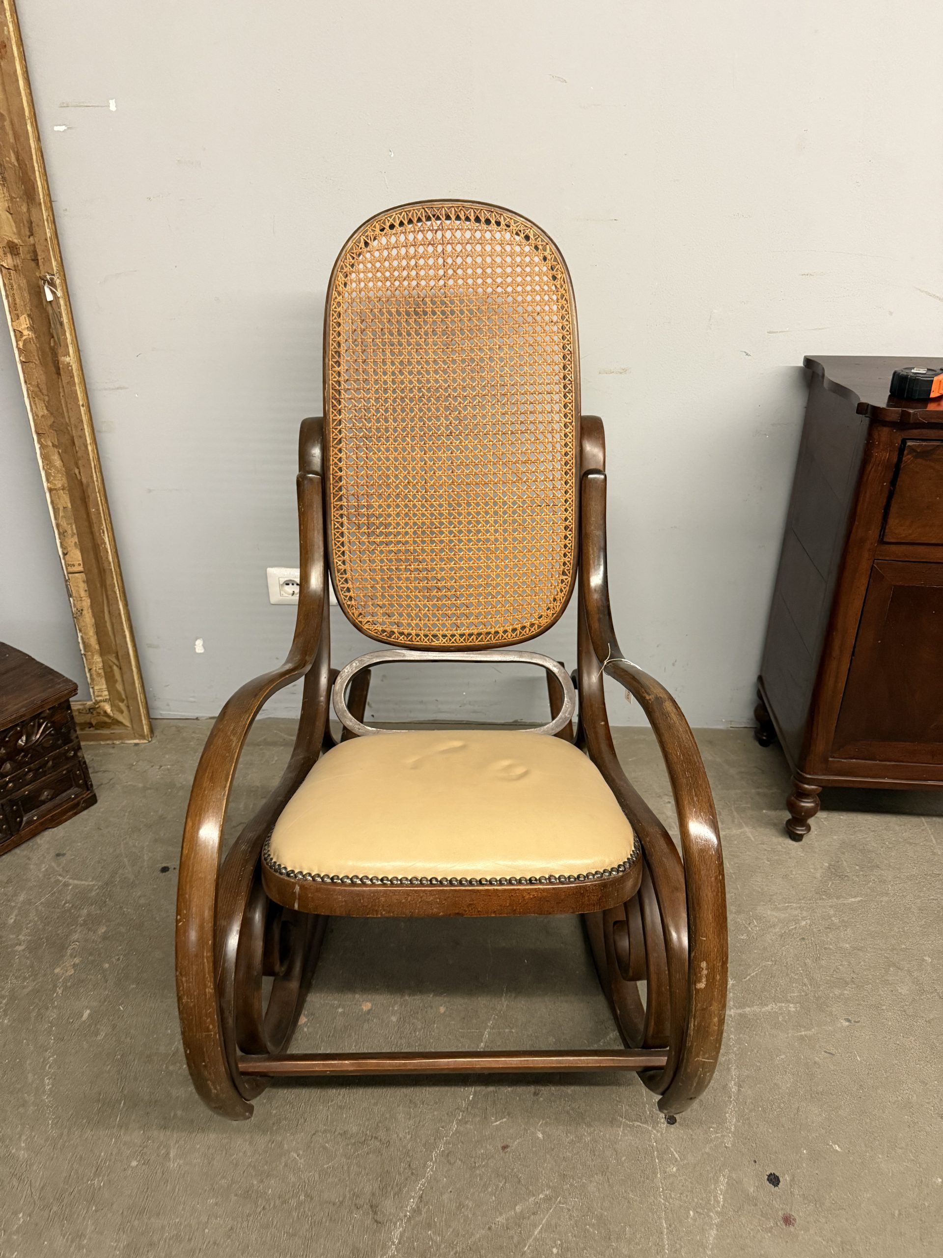 Poltrona a dondolo Salotto e Liberali anni '30, Napoli, marchiato, stile Thonet