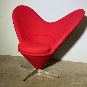 Verner Panton poltrona mod Heart Cone rossa anni 1970 . Icona del design.