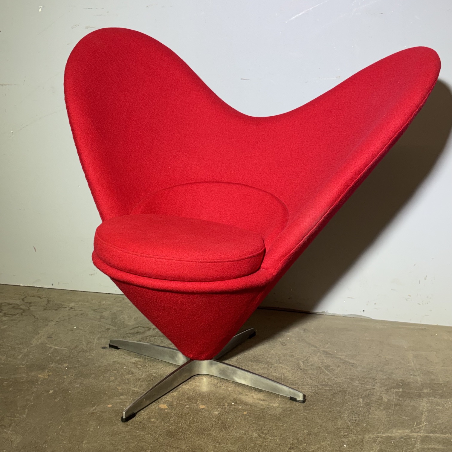 Verner Panton poltrona mod Heart Cone rossa anni 1970 . Icona del design.