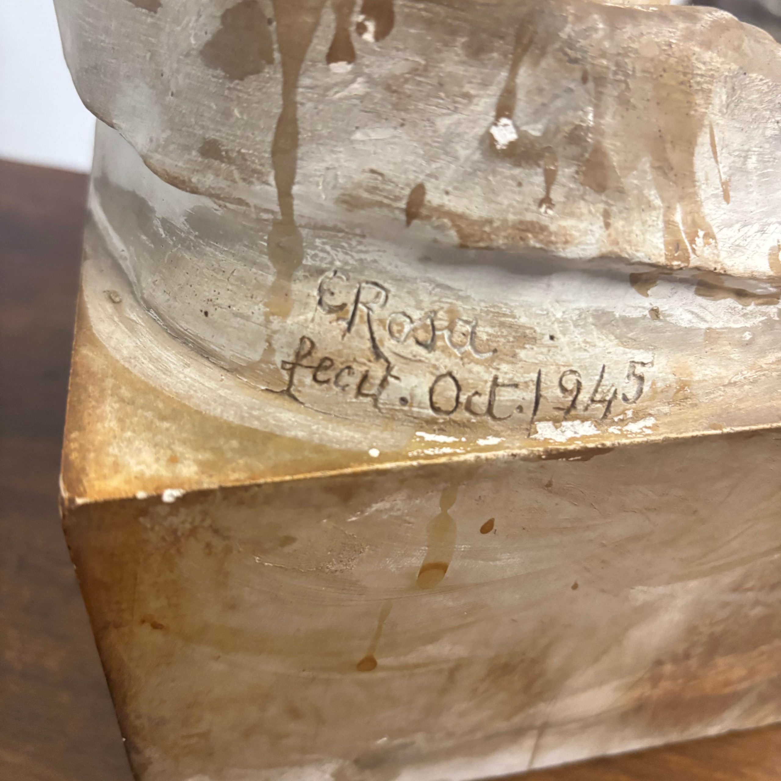 Antica scultura in gesso patinato fanciullo, firmata "Rosa" 1945, 41x18cm - immagine 3