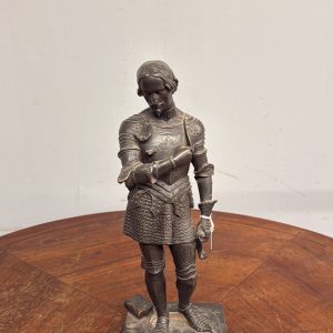 Alternative view of Antica scultura di cavaliere in scaiola, Francia, XIX sec, 41x14x14cm