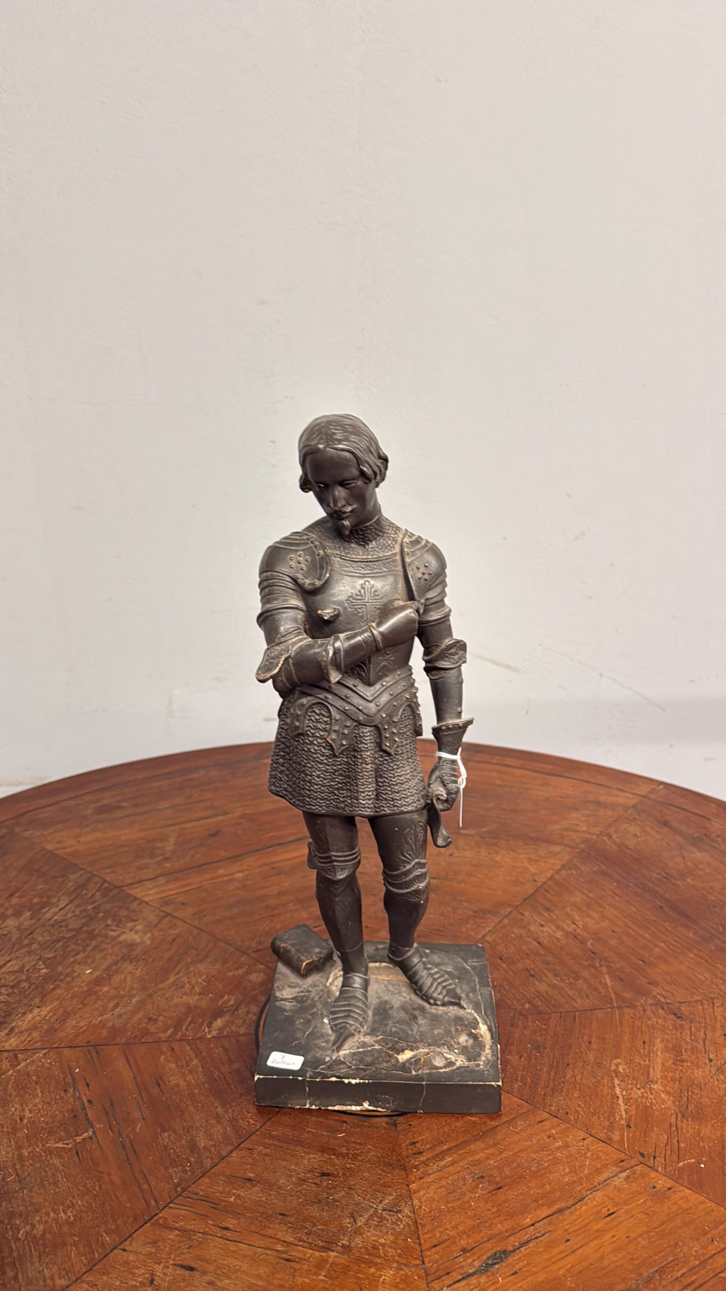 Antica scultura di cavaliere in scaiola, Francia, XIX sec, 41x14x14cm - immagine 2