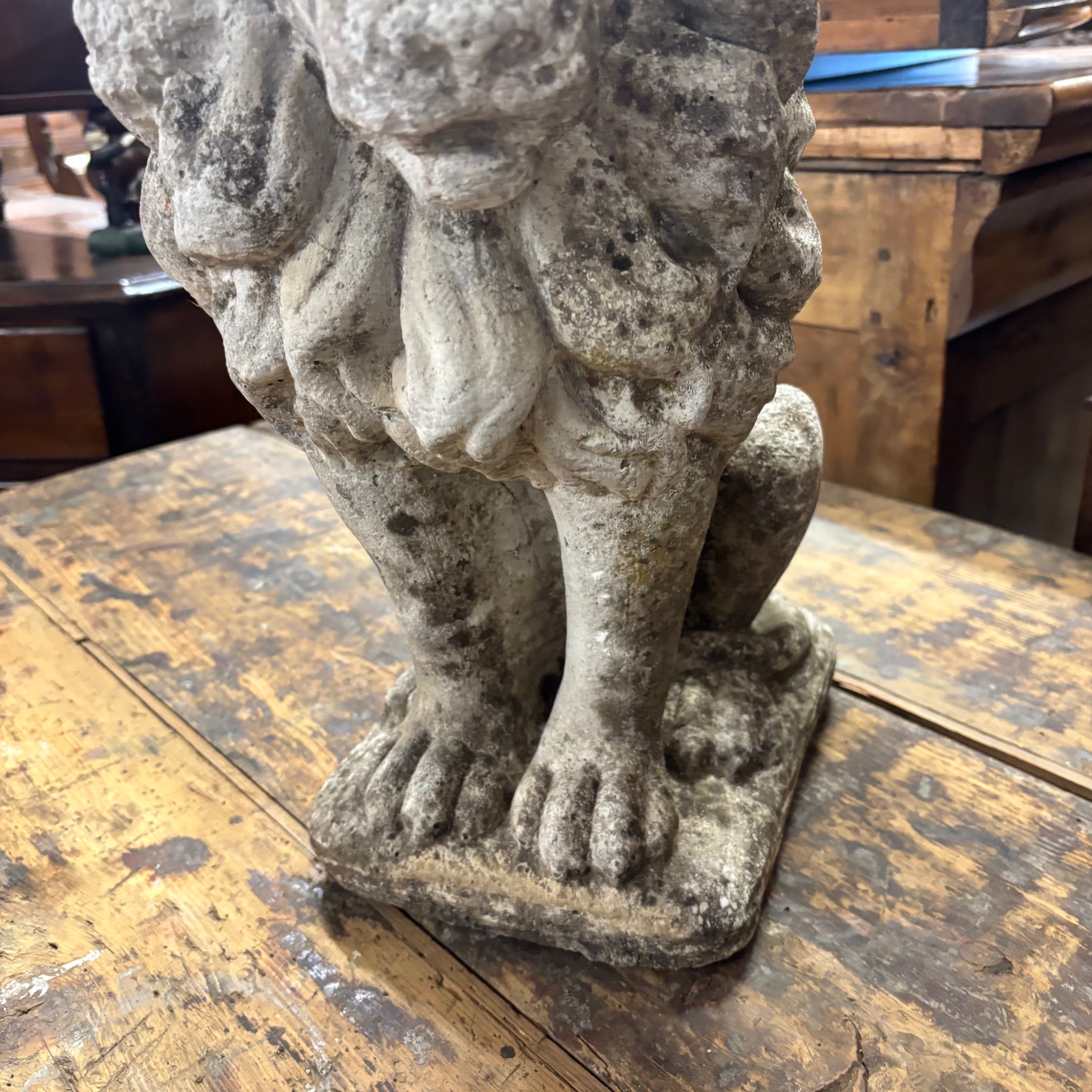 Antica coppia di Leoni sculture in cemento . anni 50 . Mis H cm 53 . - immagine 3