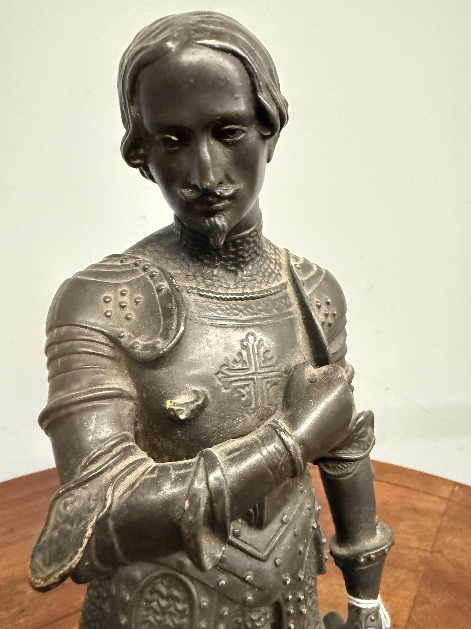 Antica scultura di cavaliere in scaiola, Francia, XIX sec, 41x14x14cm - immagine 5