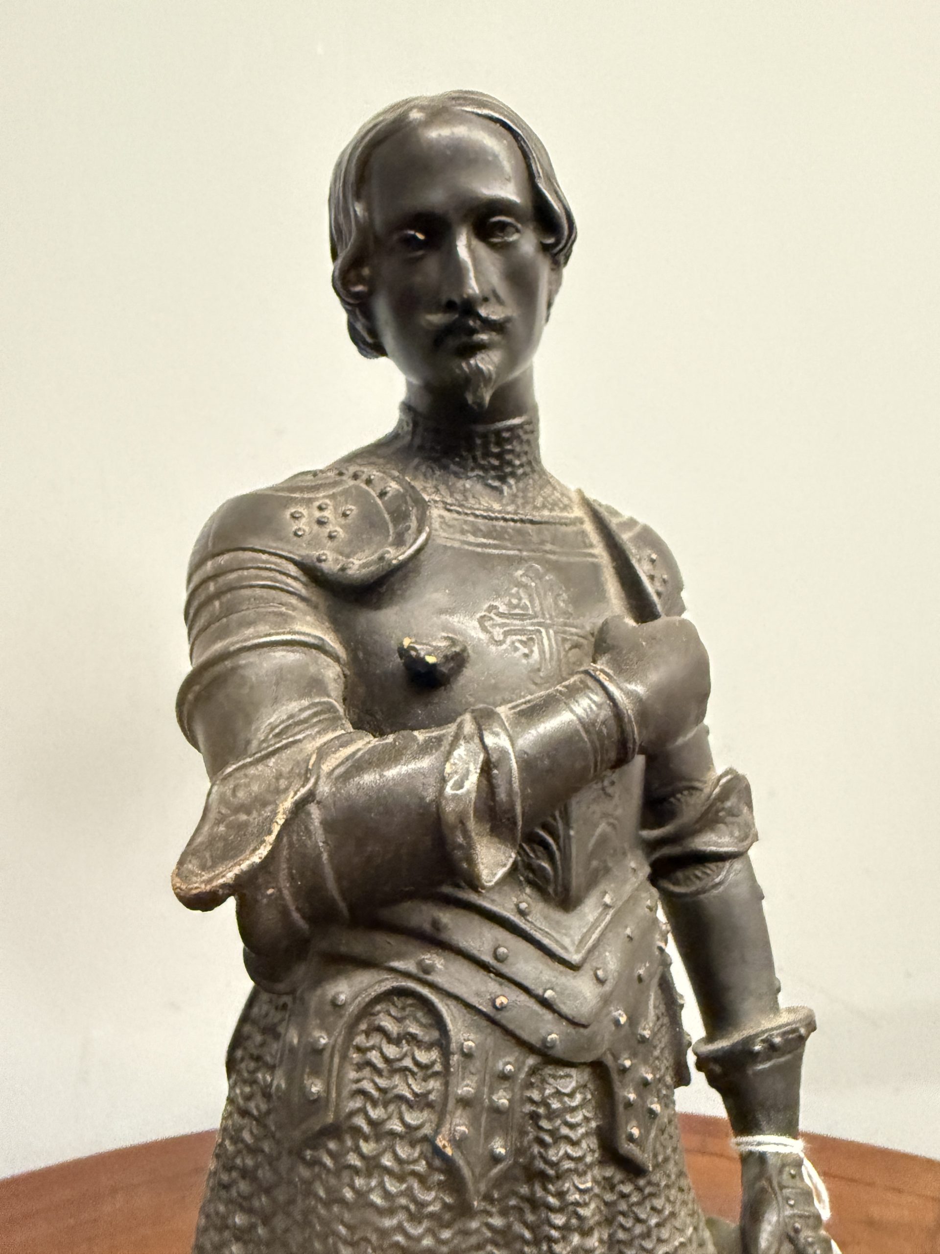 Antica scultura di cavaliere in scaiola, Francia, XIX sec, 41x14x14cm - immagine 6